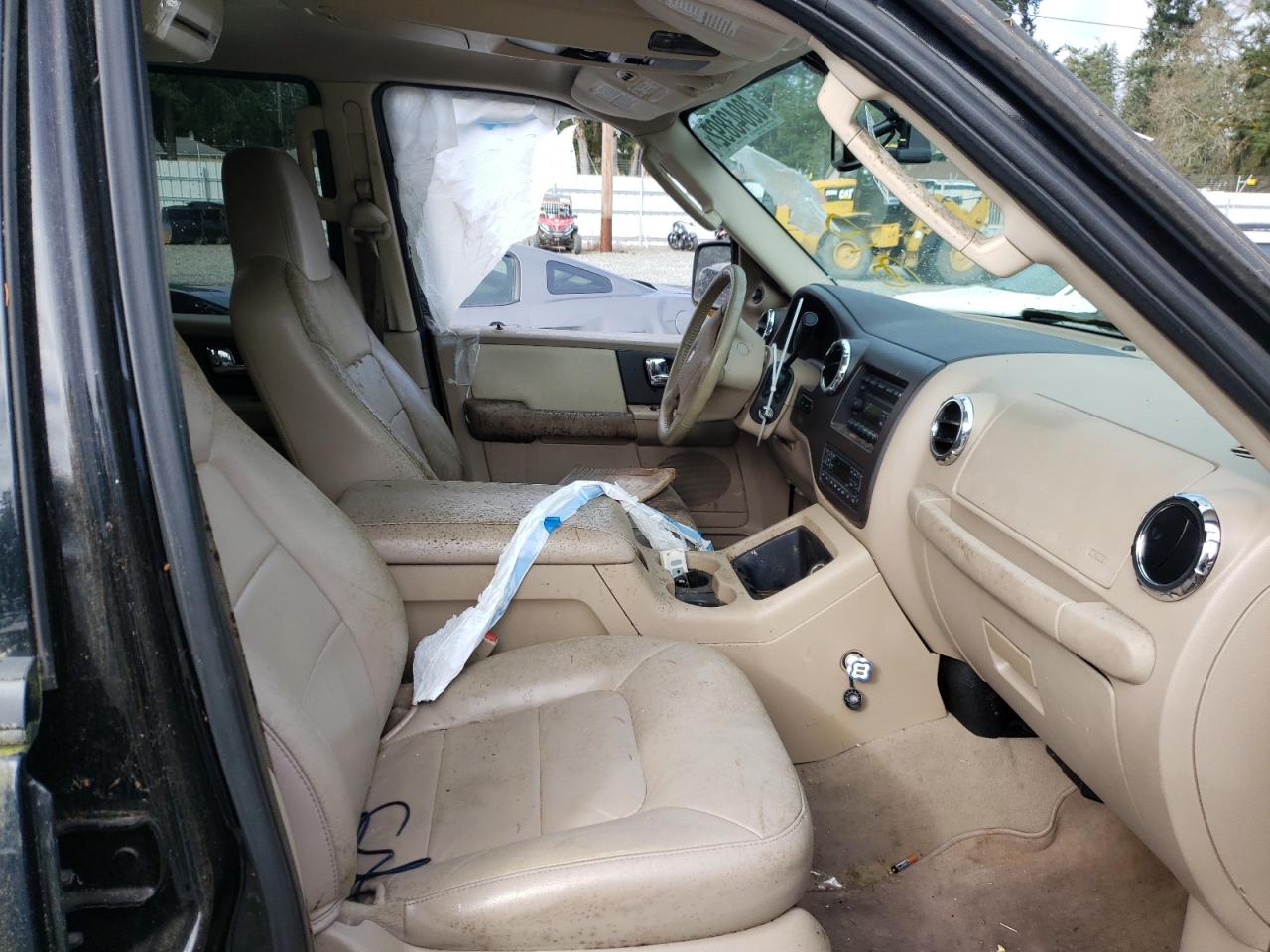 Photo 5 from auction – 2006 FORD EXPEDITION with VIN 1FMPU17556LA85057