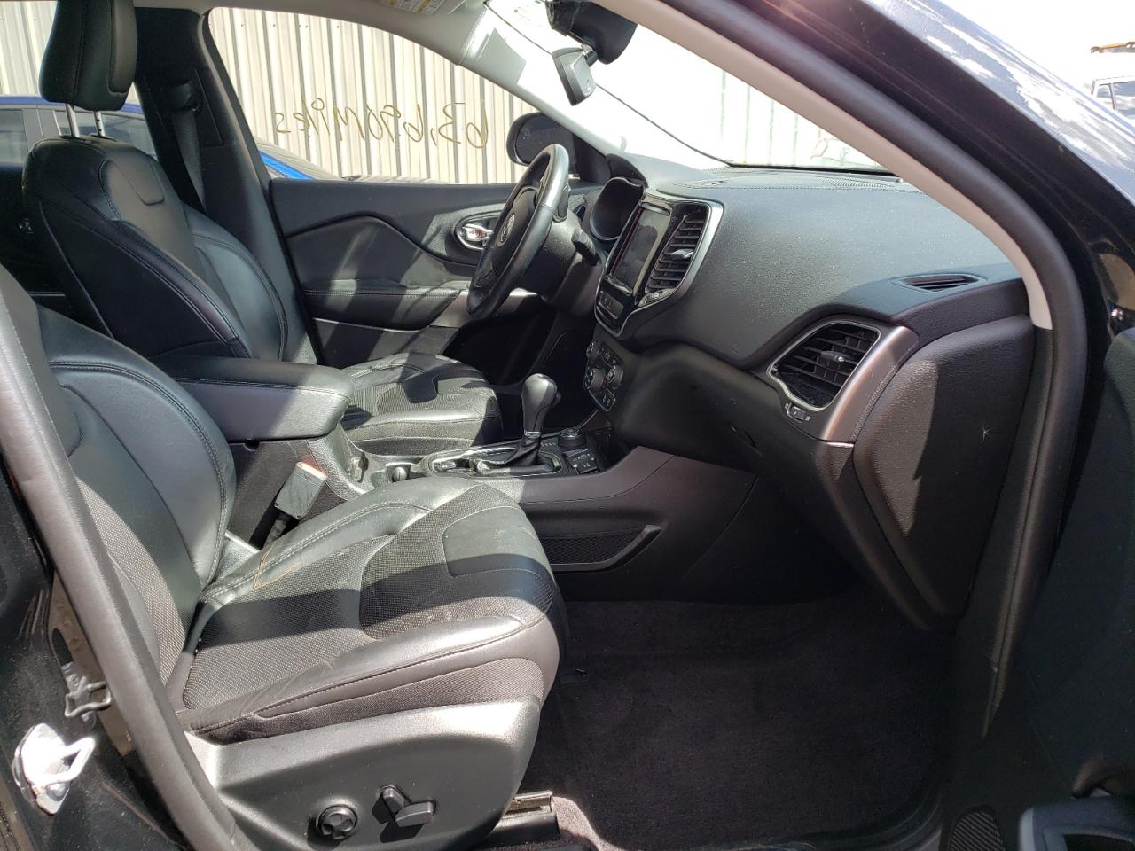 Photo 5 from auction – 2019 JEEP CHEROKEE L with VIN 1C4PJMDX1KD135025
