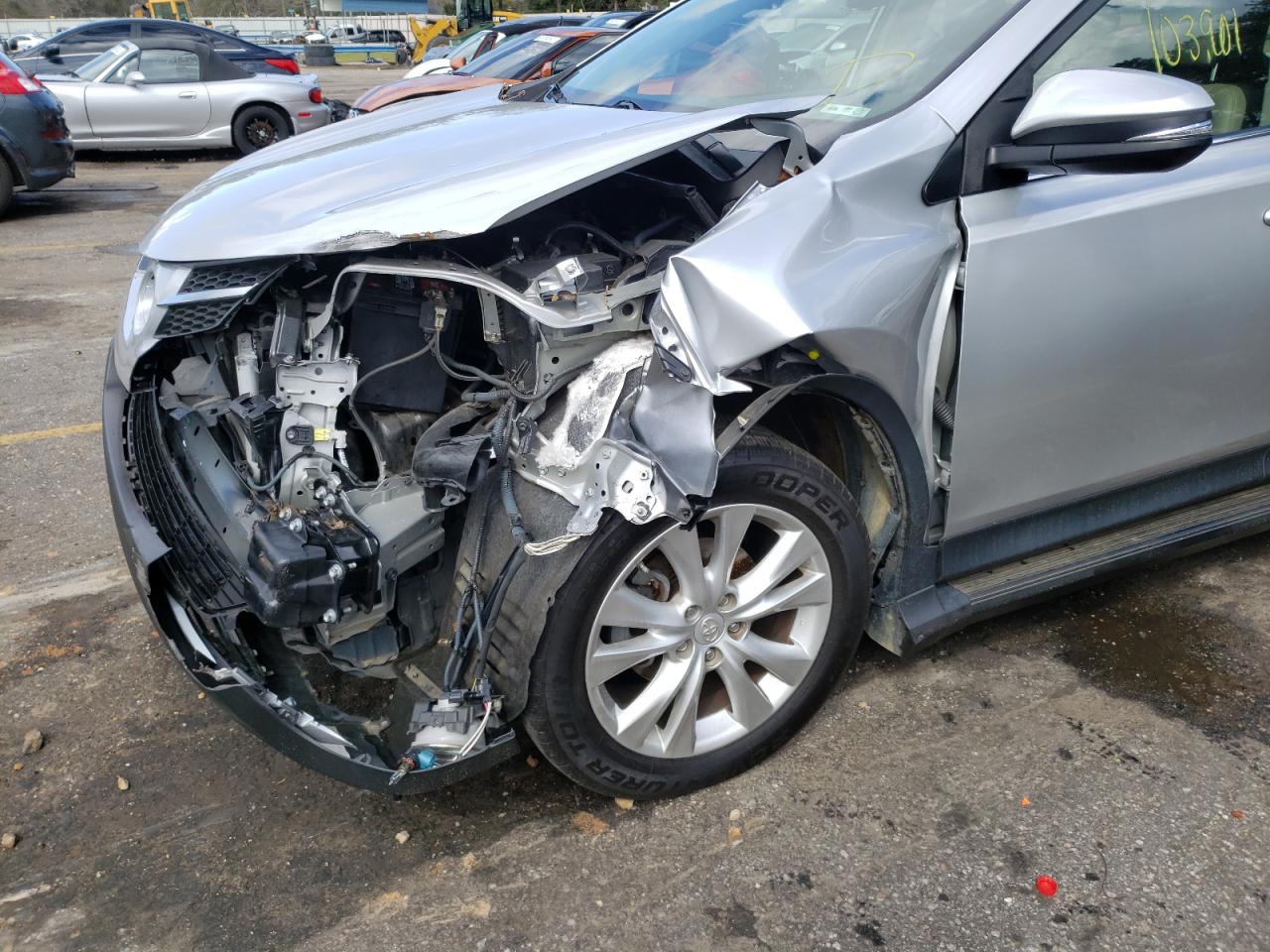 Photo 9 from auction – 2015 TOYOTA RAV4 LIMIT with VIN JTMYFREV6FJ040693