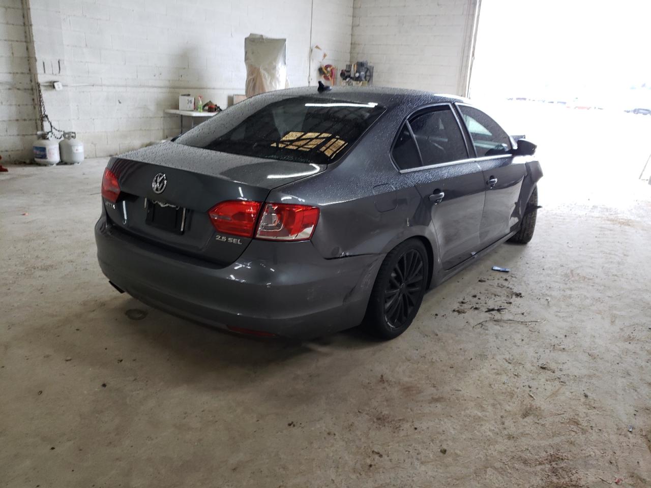 Photo 4 from auction – 2011 VOLKSWAGEN JETTA SEL with VIN 3VWLZ7AJ2BM310652