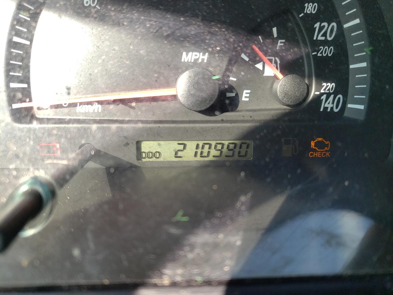 Photo 8 from auction – 2002 TOYOTA CAMRY LE with VIN 4T1BE32K12U551622
