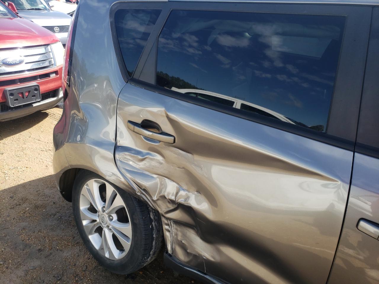Photo 9 from auction – 2016 KIA SOUL with VIN KNDJN2A27G7379047
