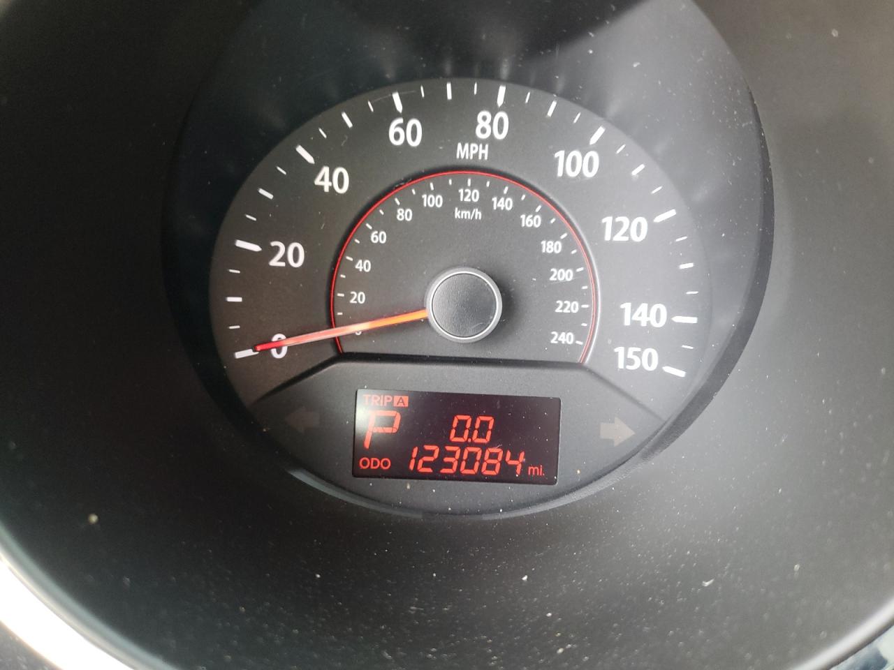 Photo 8 from auction – 2011 KIA SORENTO EX with VIN 5XYKU4A29BG116699