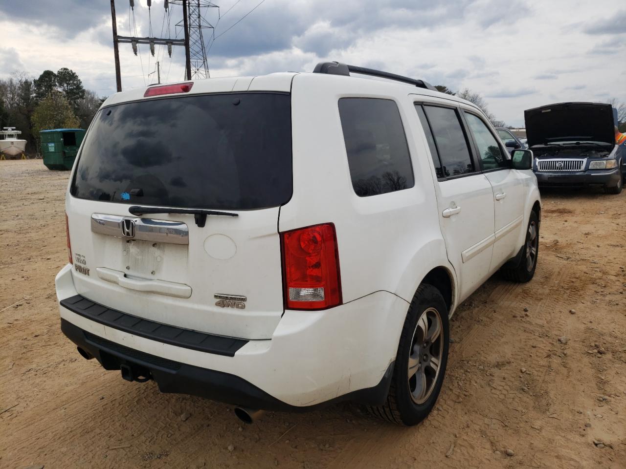 Photo 4 from auction – 2015 HONDA PILOT SE with VIN 5FNYF4H38FB055362
