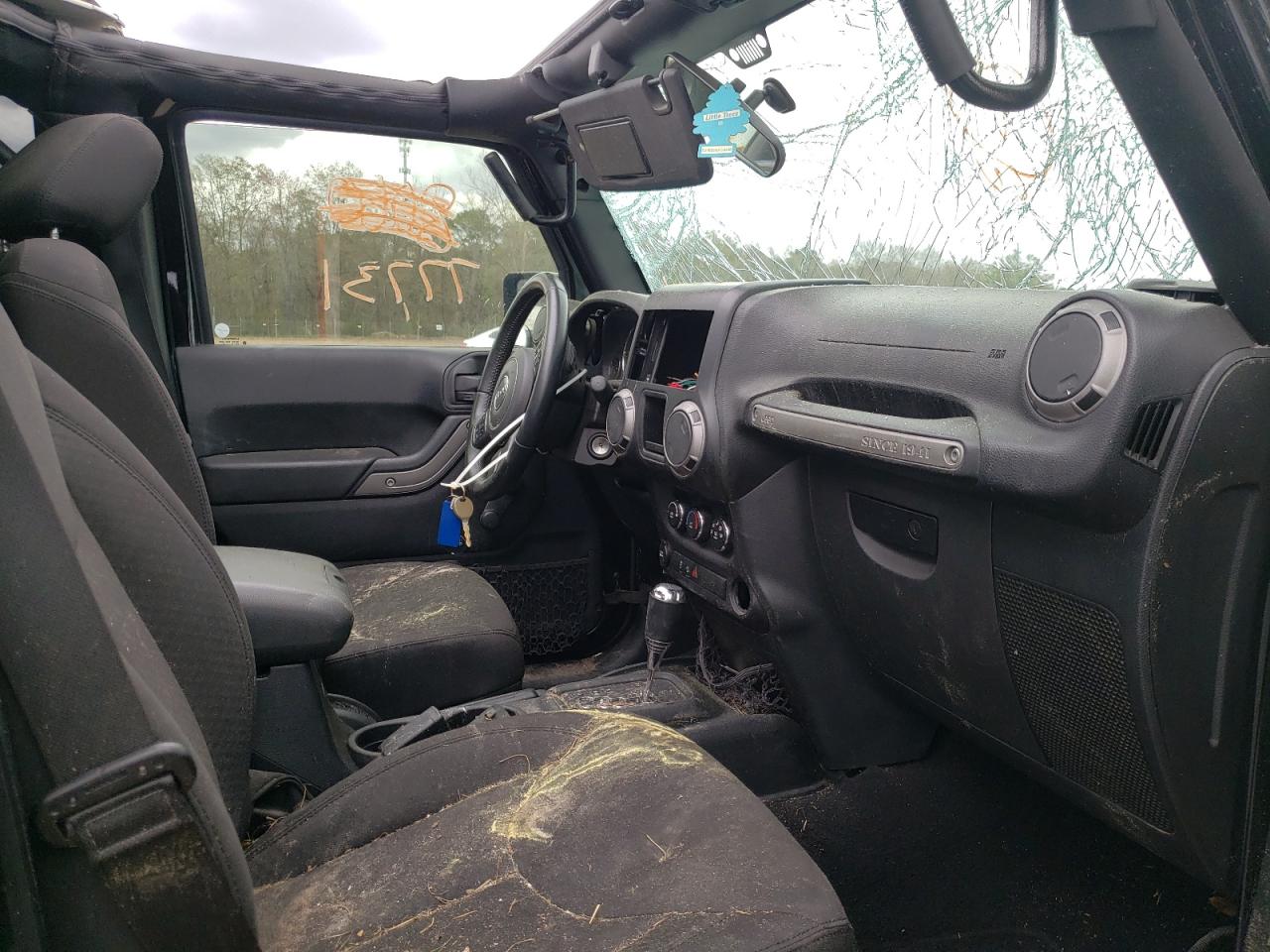 Photo 5 from auction – 2015 JEEP WRANGLER U with VIN 1C4BJWDG2FL668387