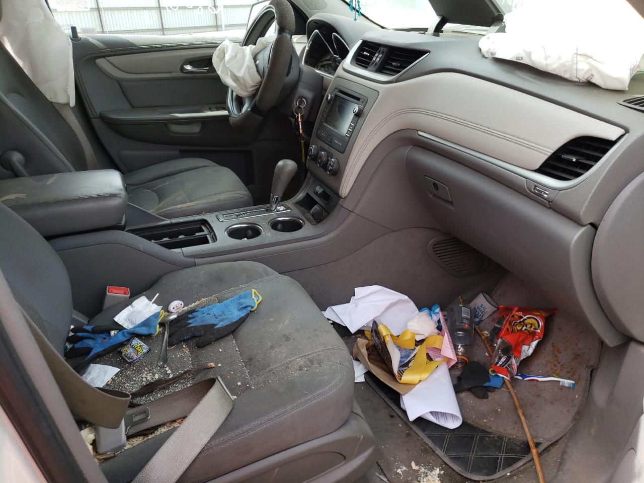 Photo 5 from auction – 2015 CHEVROLET TRAVERSE L with VIN 1GNKRFED3FJ127848