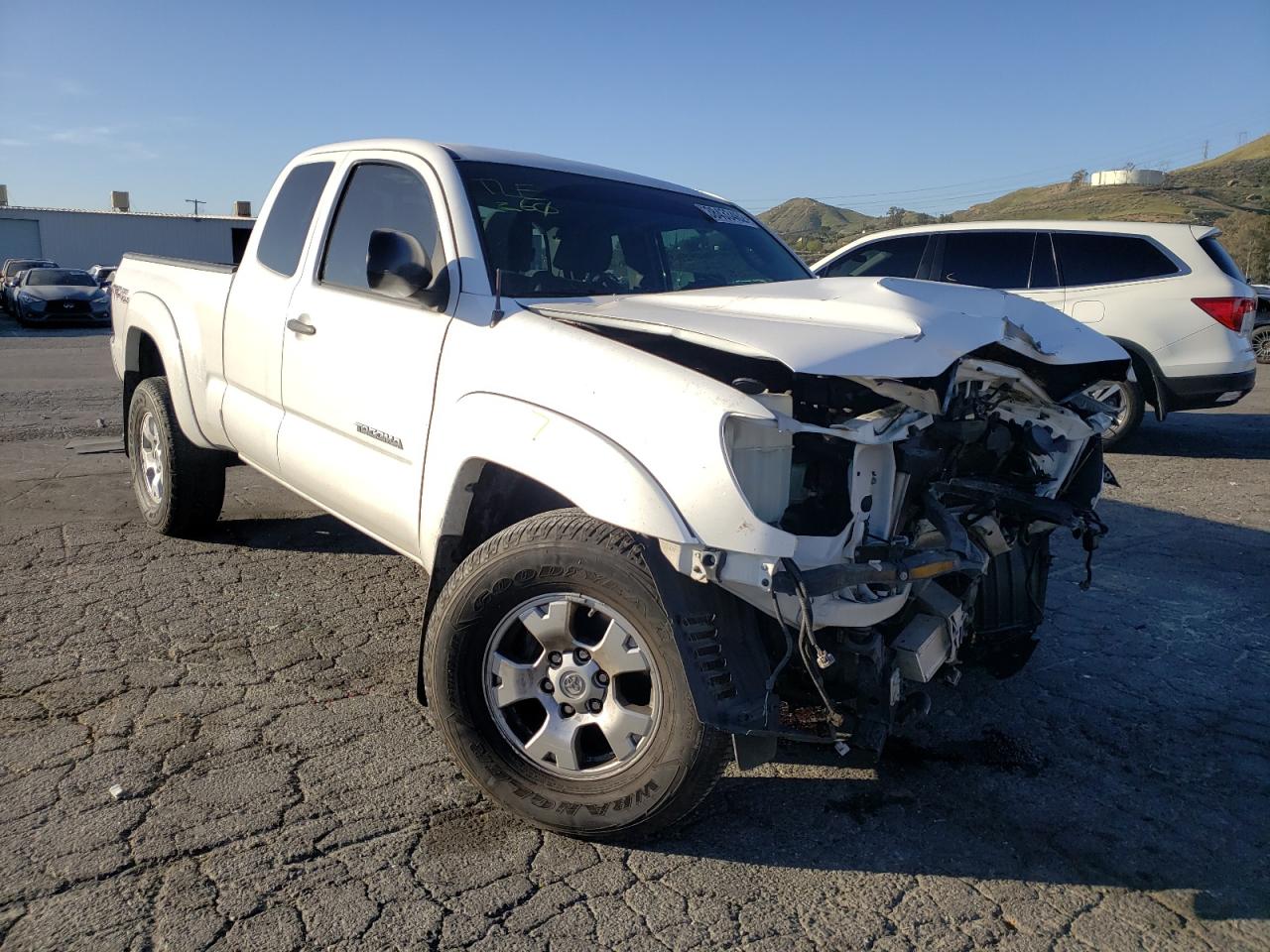 Photo 1 from auction – 2015 TOYOTA TACOMA PRE with VIN 5TFTU4GN7FX083033