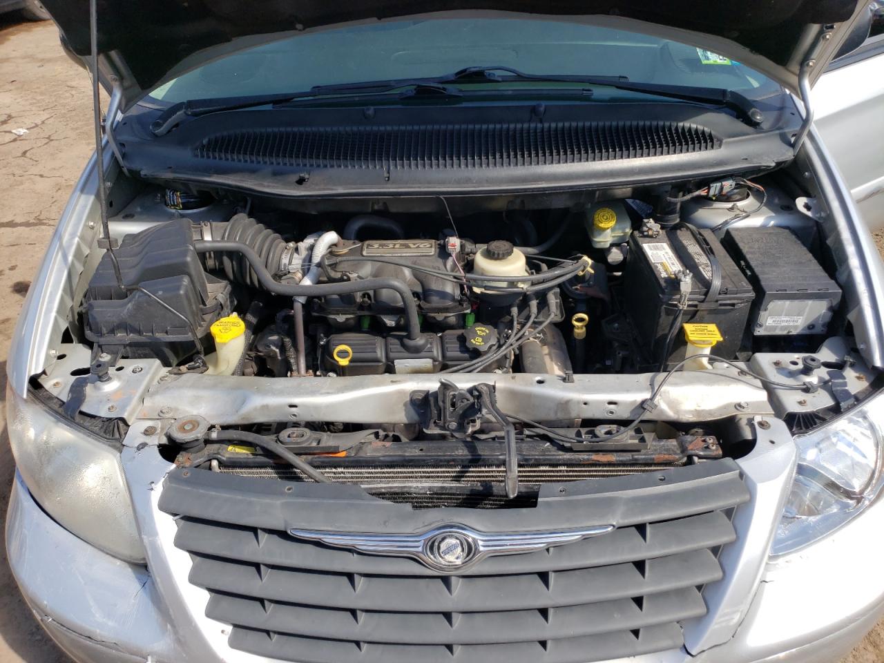 Photo 7 from auction – 2005 CHRYSLER TOWN & COU with VIN 1C4GP45R95B370898