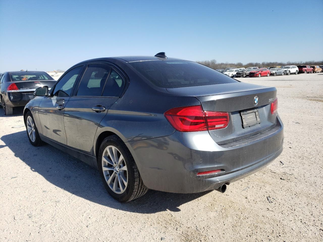 Photo 3 from auction – 2016 BMW 320 I with VIN WBA8E1G56GNT37276