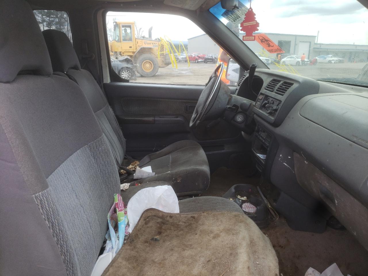 Photo 5 from auction – 1999 NISSAN FRONTIER with VIN 1N6DD26S9XC345060