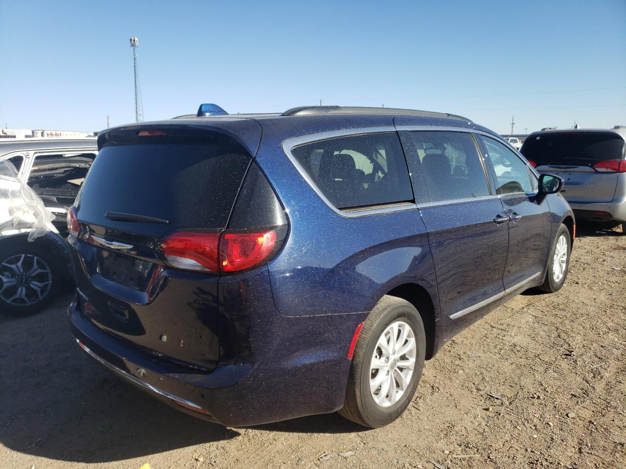 Photo 4 from auction – 2017 CHRYSLER PACIFICA T with VIN 2C4RC1BG0HR771137