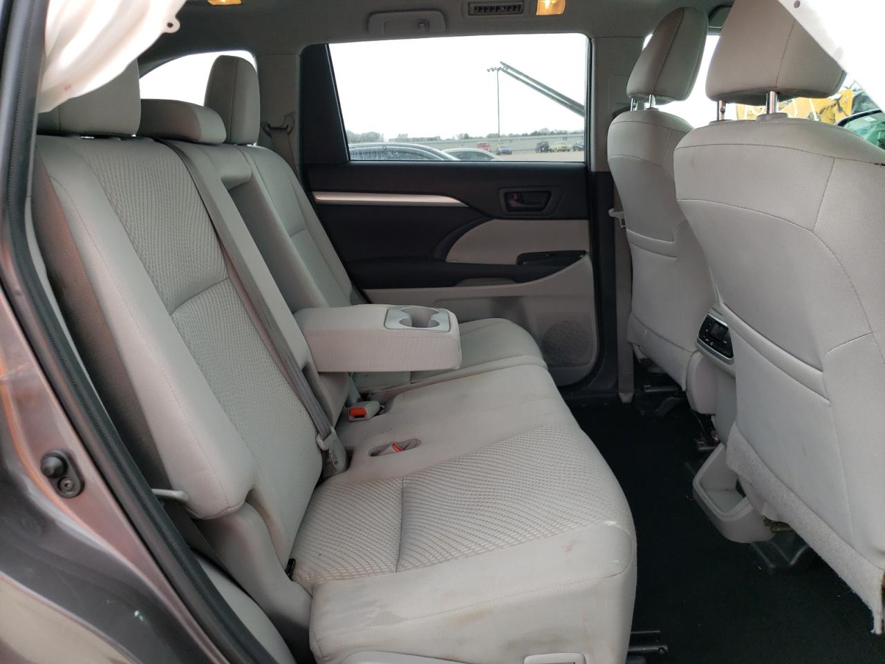 Photo 6 from auction – 2019 TOYOTA HIGHLANDER with VIN 5TDZARFH9KS048005