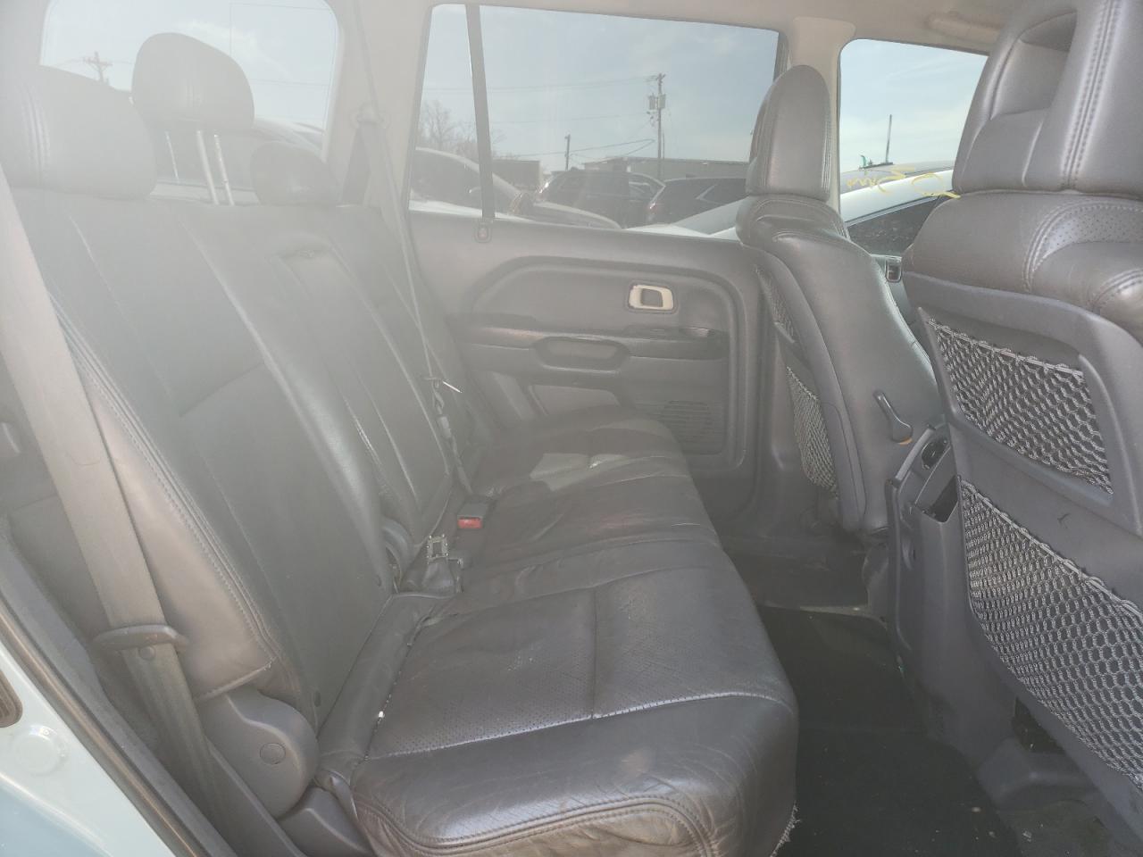 Photo 6 from auction – 2003 HONDA PILOT EXL with VIN 2HKYF18523H572928