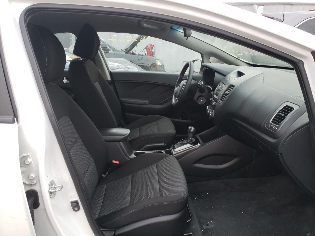 Photo 5 from auction – 2018 KIA FORTE LX with VIN 3KPFK4A77JE217934
