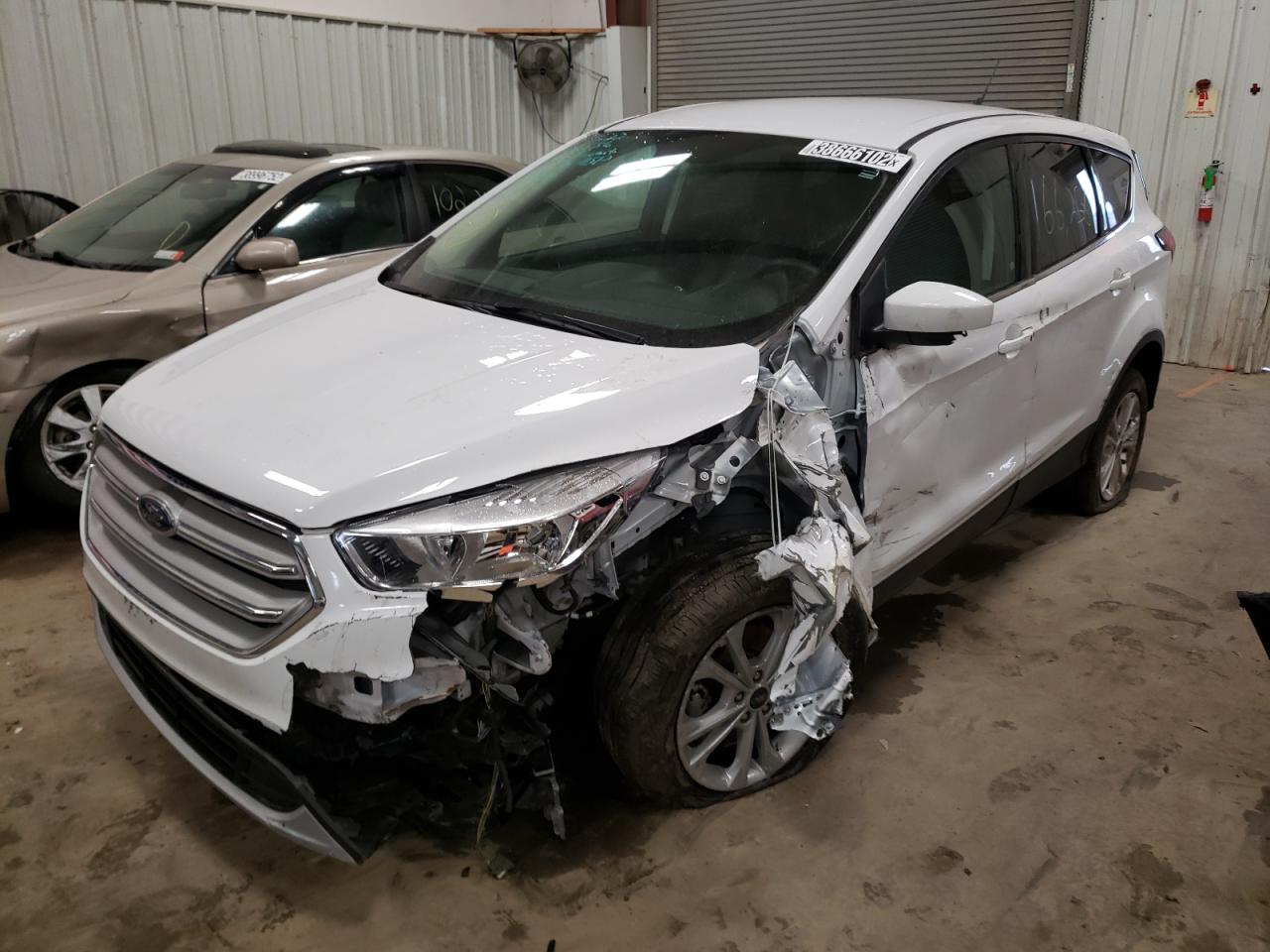 Photo 2 from auction – 2019 FORD ESCAPE SE with VIN 1FMCU0GD2KUC06339