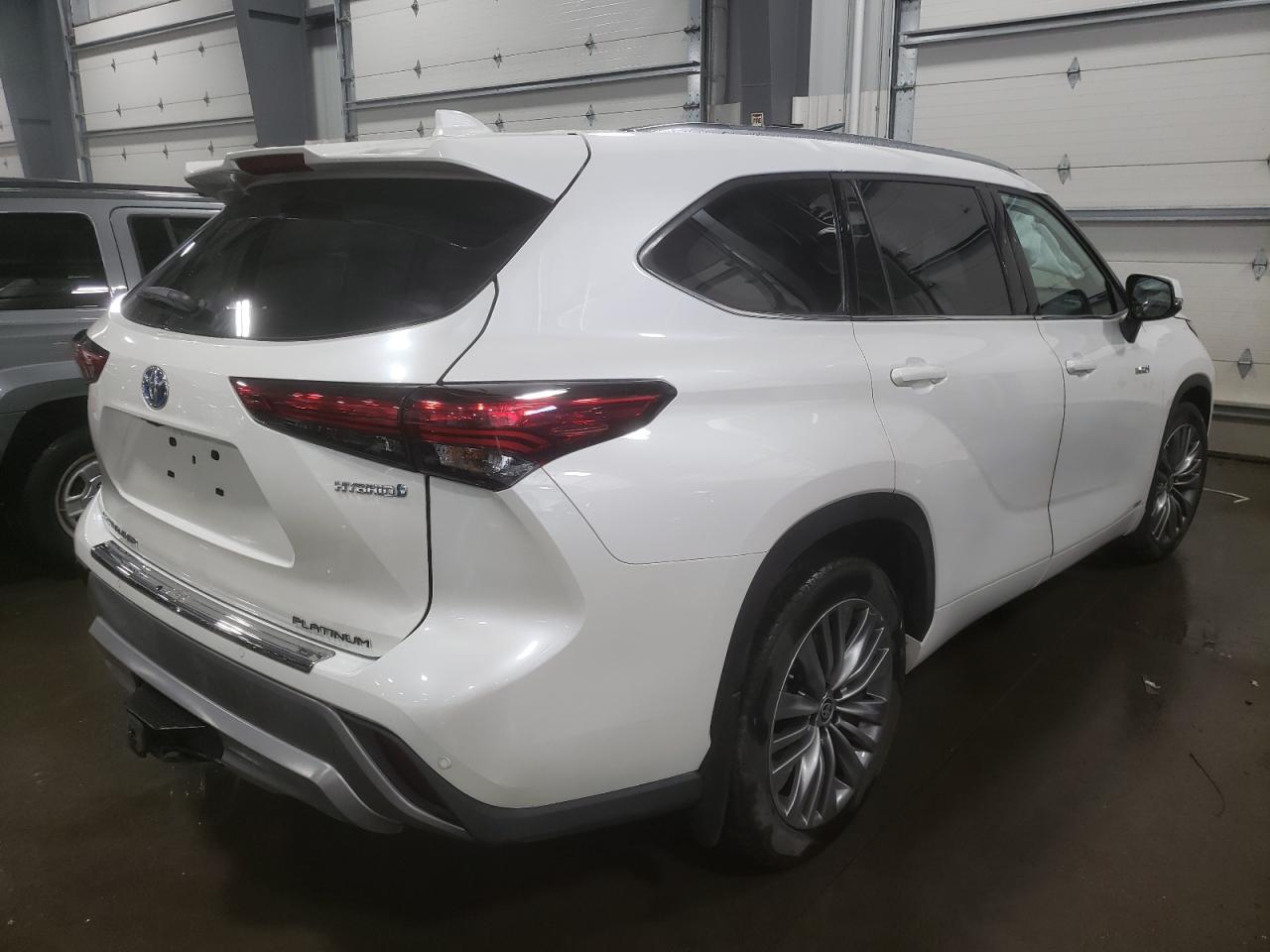 Photo 4 from auction – 2020 TOYOTA HIGHLANDER with VIN 5TDEBRCH0LS013970