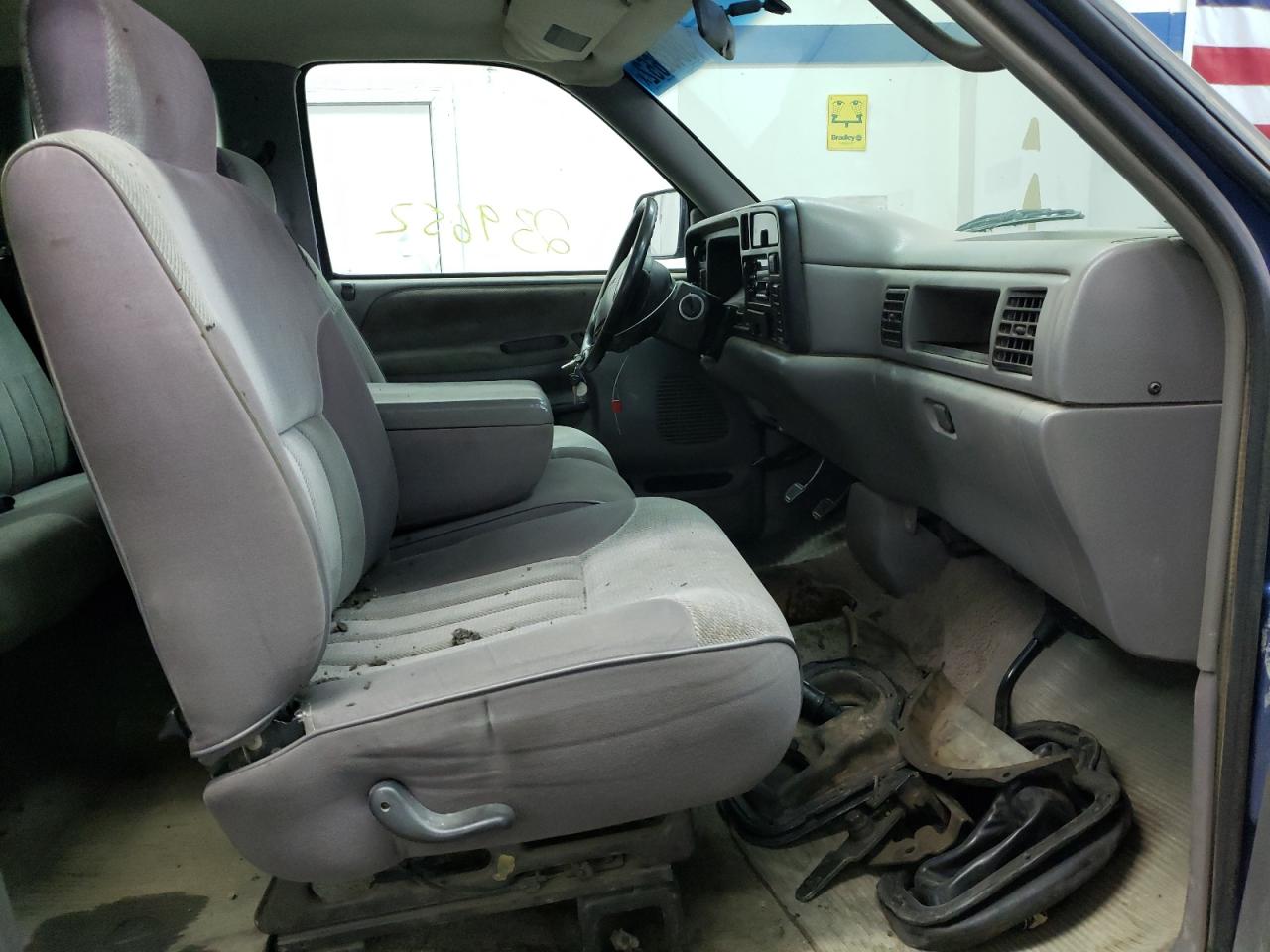 Photo 5 from auction – 1995 DODGE RAM 2500 with VIN 3B7KF23W1SM129352