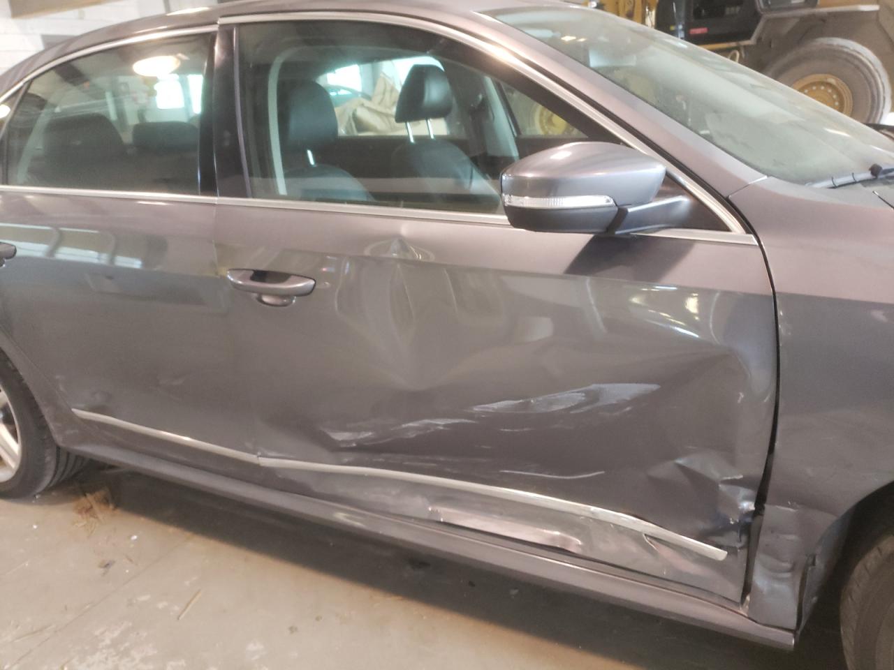 Photo 9 from auction – 2013 VOLKSWAGEN PASSAT SEL with VIN 1VWCM7A38DC079227