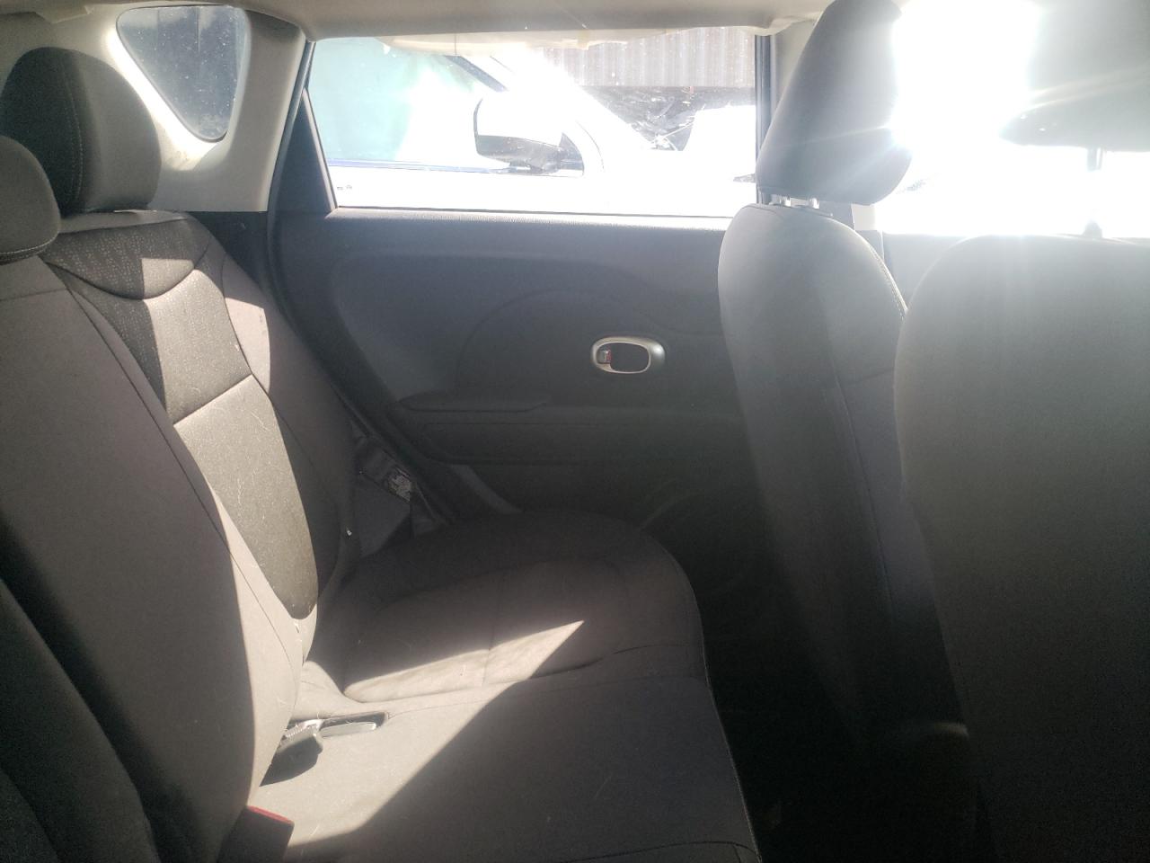 Photo 6 from auction – 2016 KIA SOUL with VIN KNDJN2A27G7379047