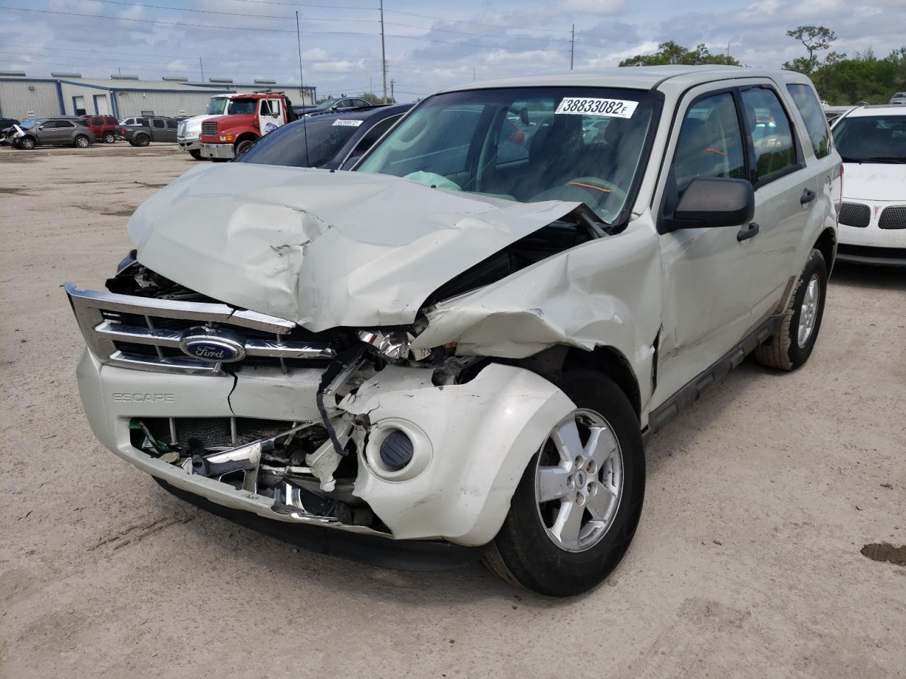 Photo 2 from auction – 2009 FORD ESCAPE XLS with VIN 1FMCU027X9KB09154