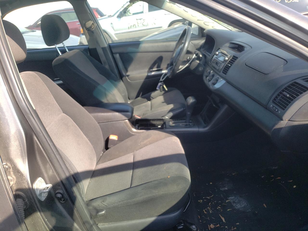 Photo 5 from auction – 2005 TOYOTA CAMRY with VIN 4T1BE32K05U611457