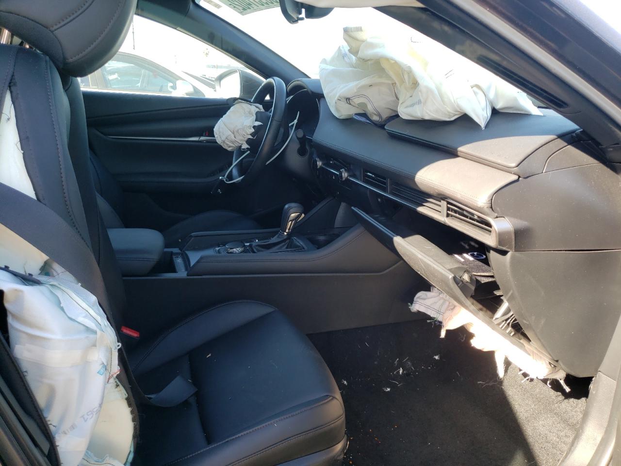 Photo 5 from auction – 2020 MAZDA 3 with VIN JM1BPBLMXL1158214