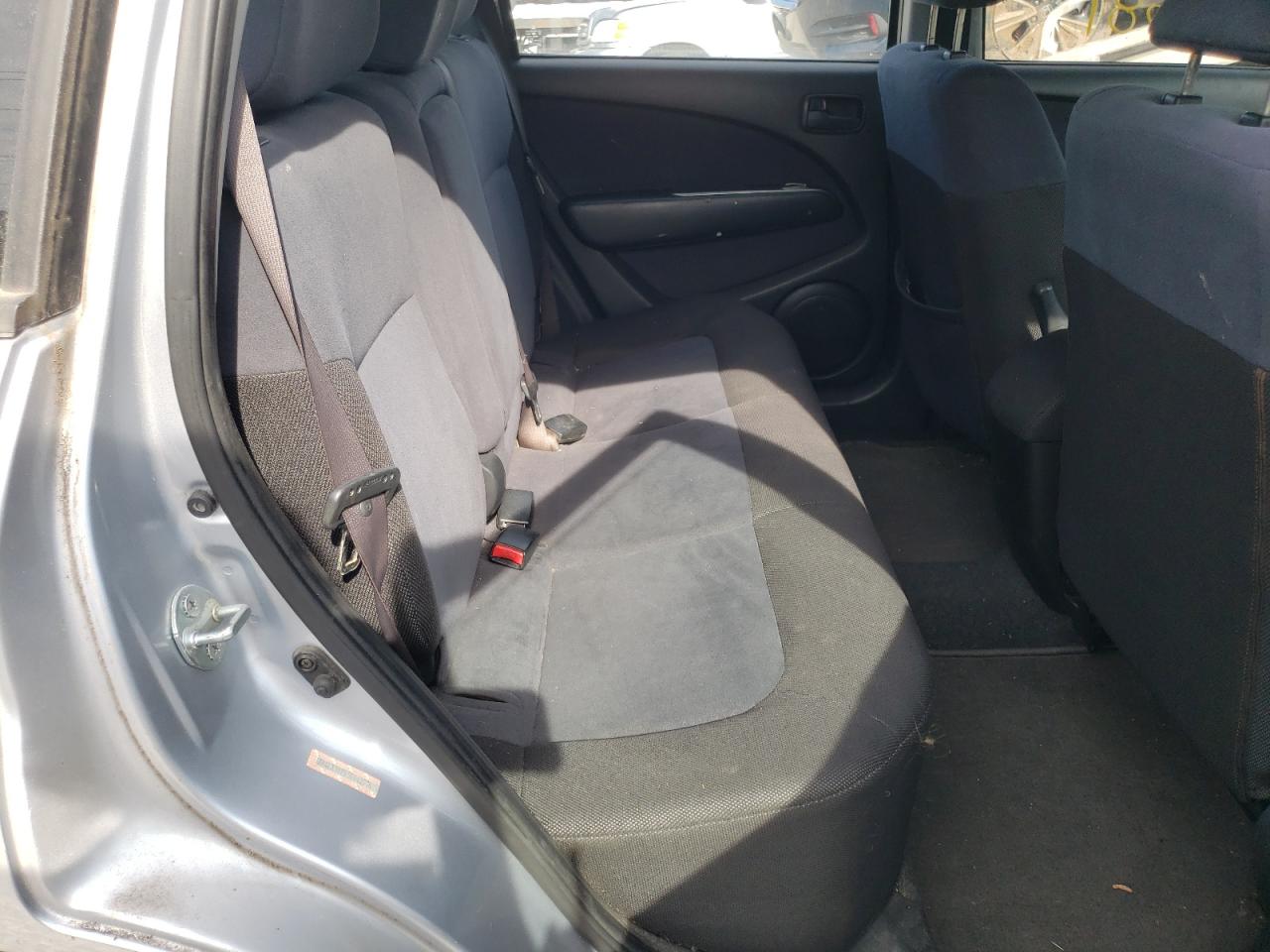 Photo 6 from auction – 2005 MITSUBISHI OUTLANDER with VIN JA4LX31F65U042776