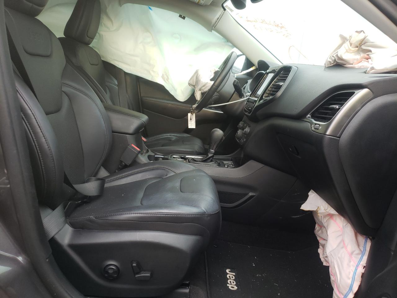 Photo 5 from auction – 2019 JEEP CHEROKEE L with VIN 1C4PJLDXXKD243878