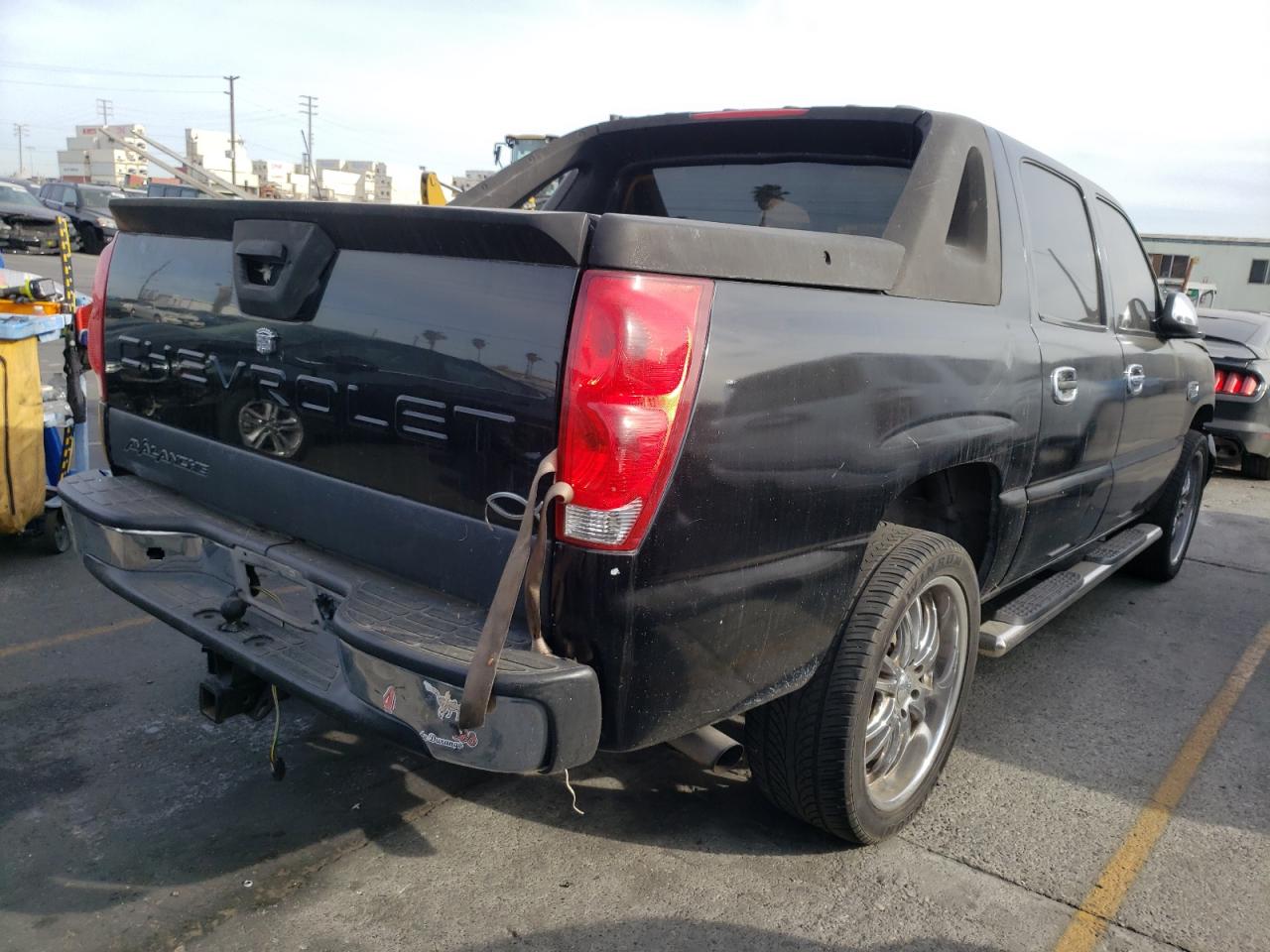 Photo 4 from auction – 2003 CHEVROLET AVALANCHE with VIN 3GNEC13T33G312667