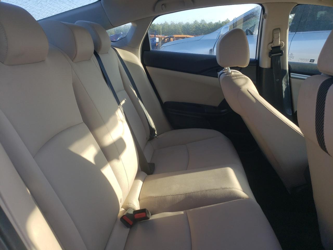 Photo 6 from auction – 2017 HONDA CIVIC LX with VIN 19XFC2F52HE040860