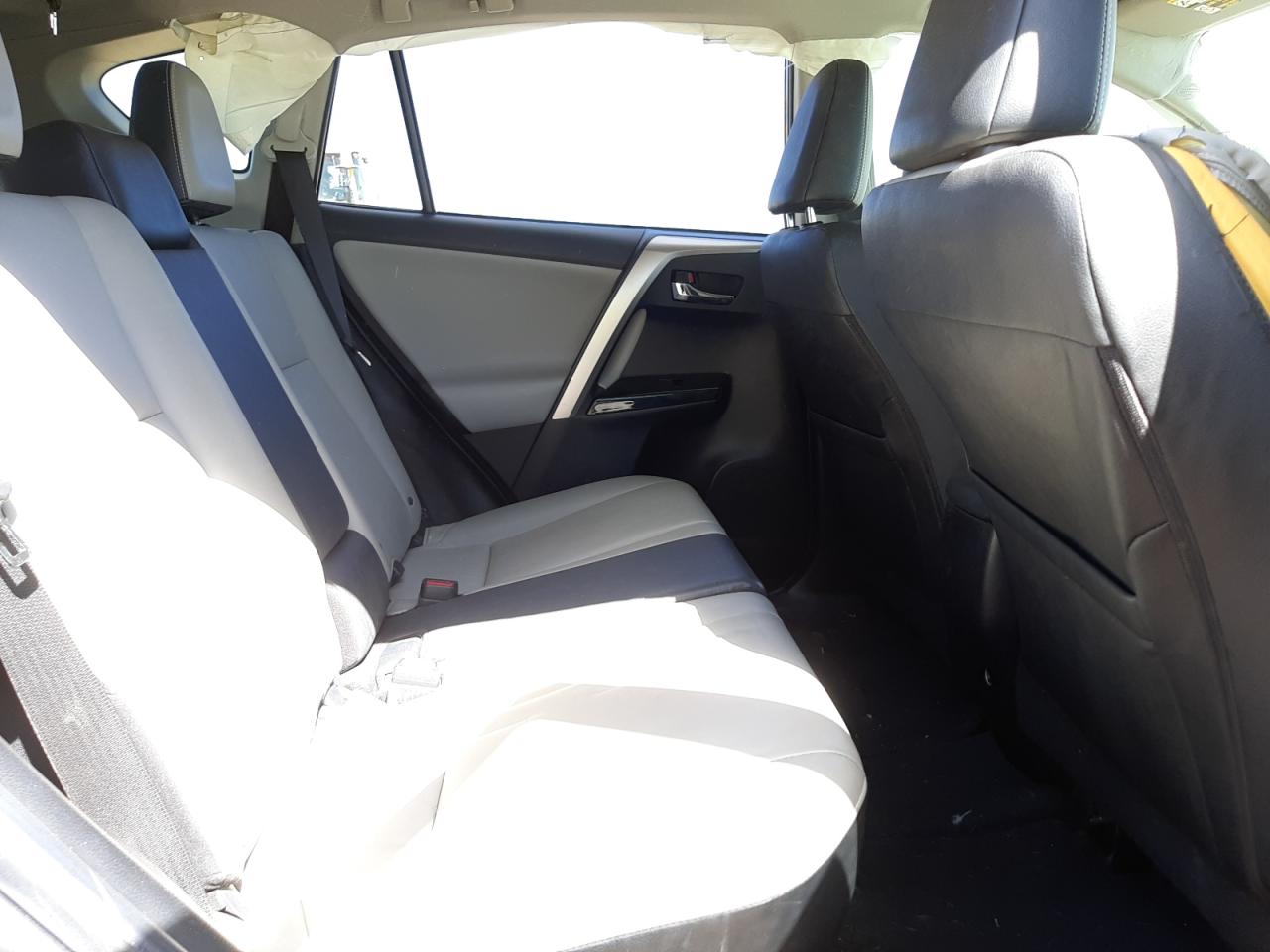Photo 6 from auction – 2016 TOYOTA RAV4 LIMIT with VIN JTMDFREV6GJ064086