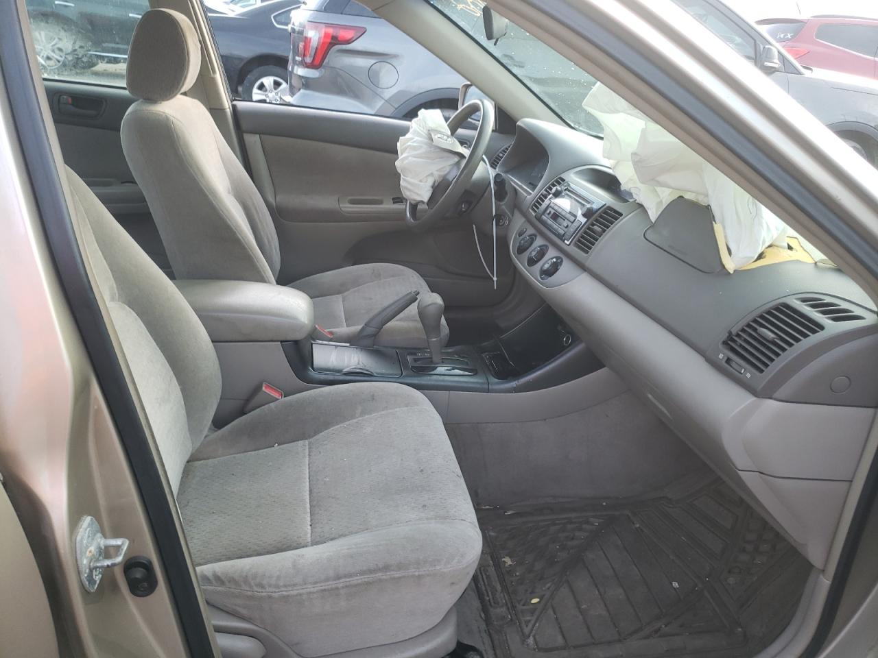 Photo 5 from auction – 2002 TOYOTA CAMRY LE with VIN JTDBE32K020024781