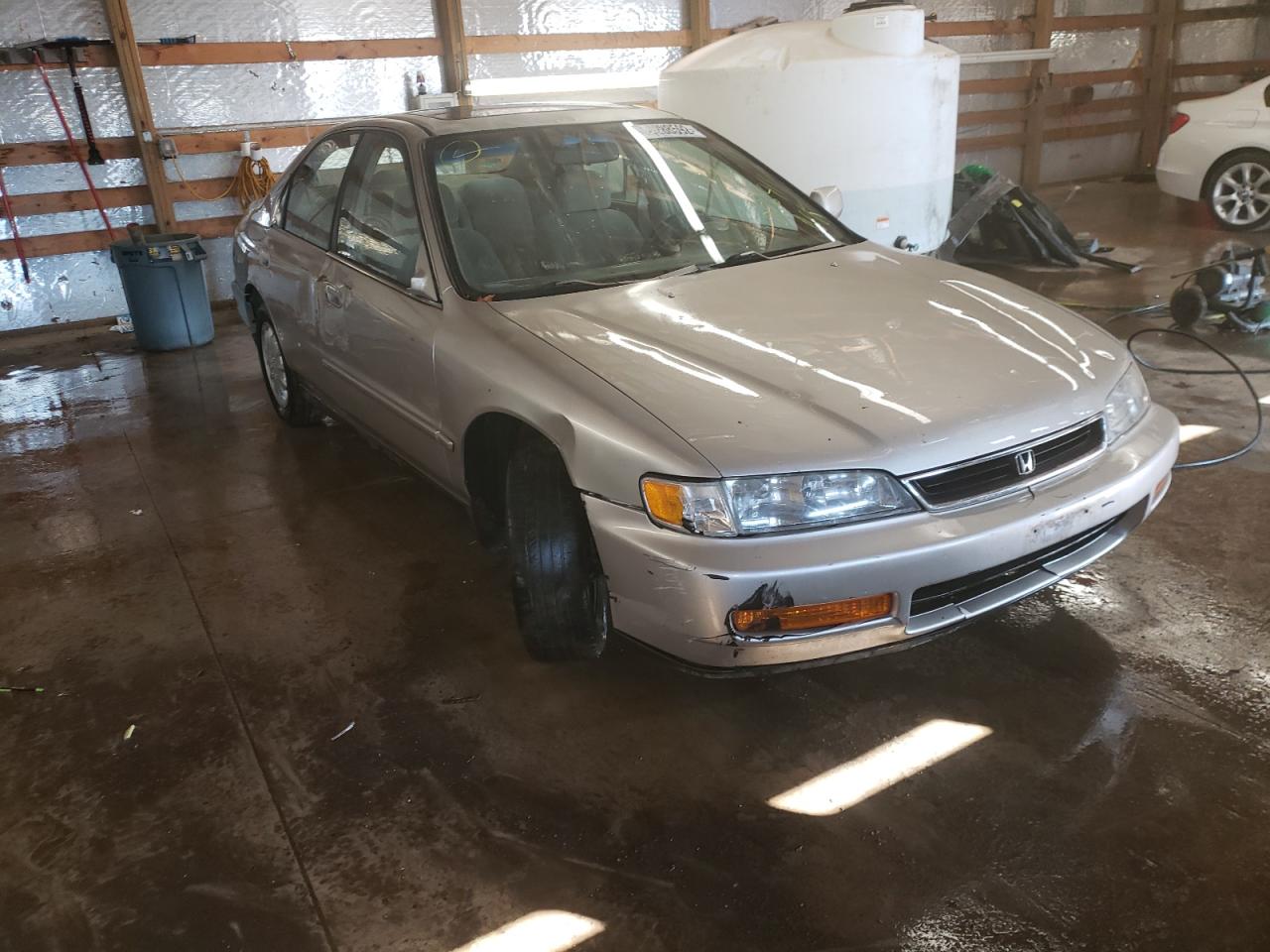 HONDA ACCORD EX 1997 with VIN 1HGCD5650VA026411 - Photo from auction