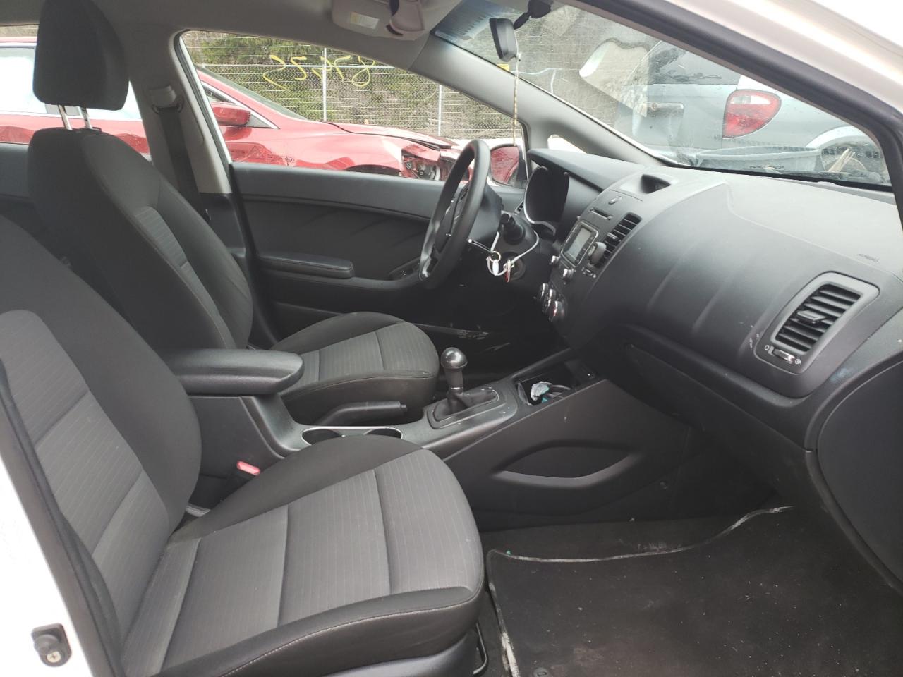 Photo 5 from auction – 2016 KIA FORTE LX with VIN KNAFX4A64G5554992