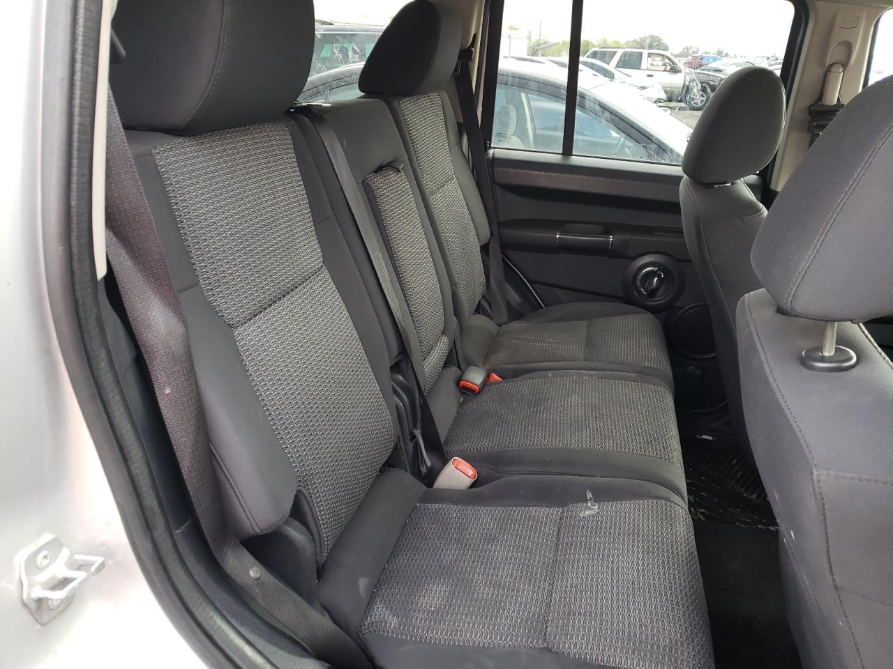 Photo 6 from auction – 2010 JEEP COMMANDER with VIN 1J4RH4GK3AC144246