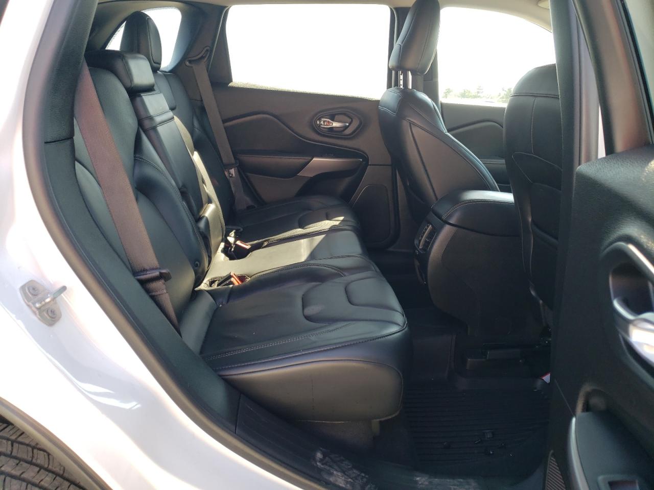 Photo 6 from auction – 2019 JEEP CHEROKEE L with VIN 1C4PJLDB5KD402858