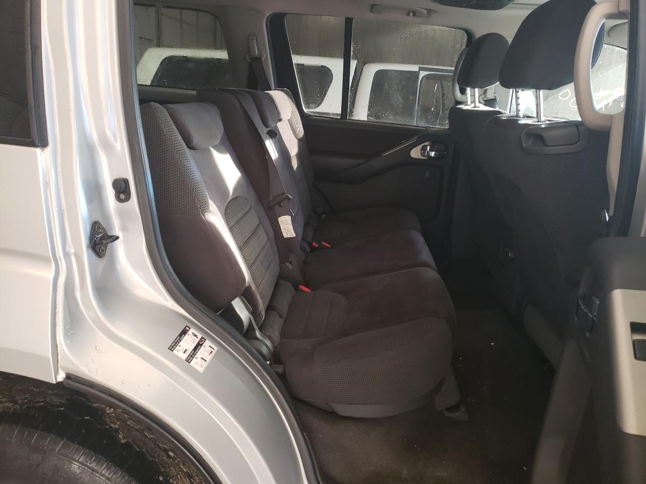 Photo 6 from auction – 2005 NISSAN PATHFINDER with VIN 5N1AR18W95C787718