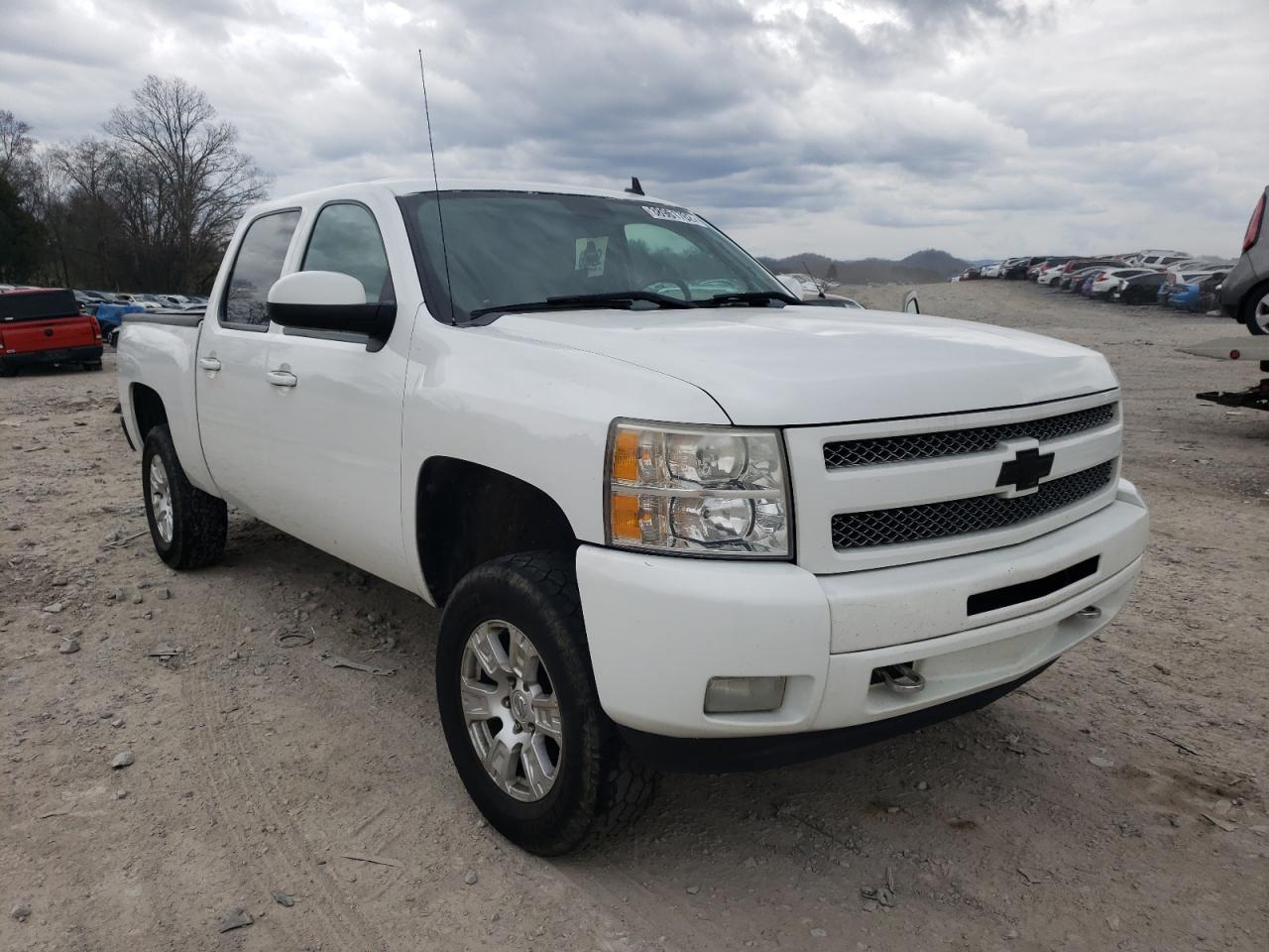 CHEVROLET SILVERADO 2011 with VIN 3GCPKTE37BG267003 - Photo from auction