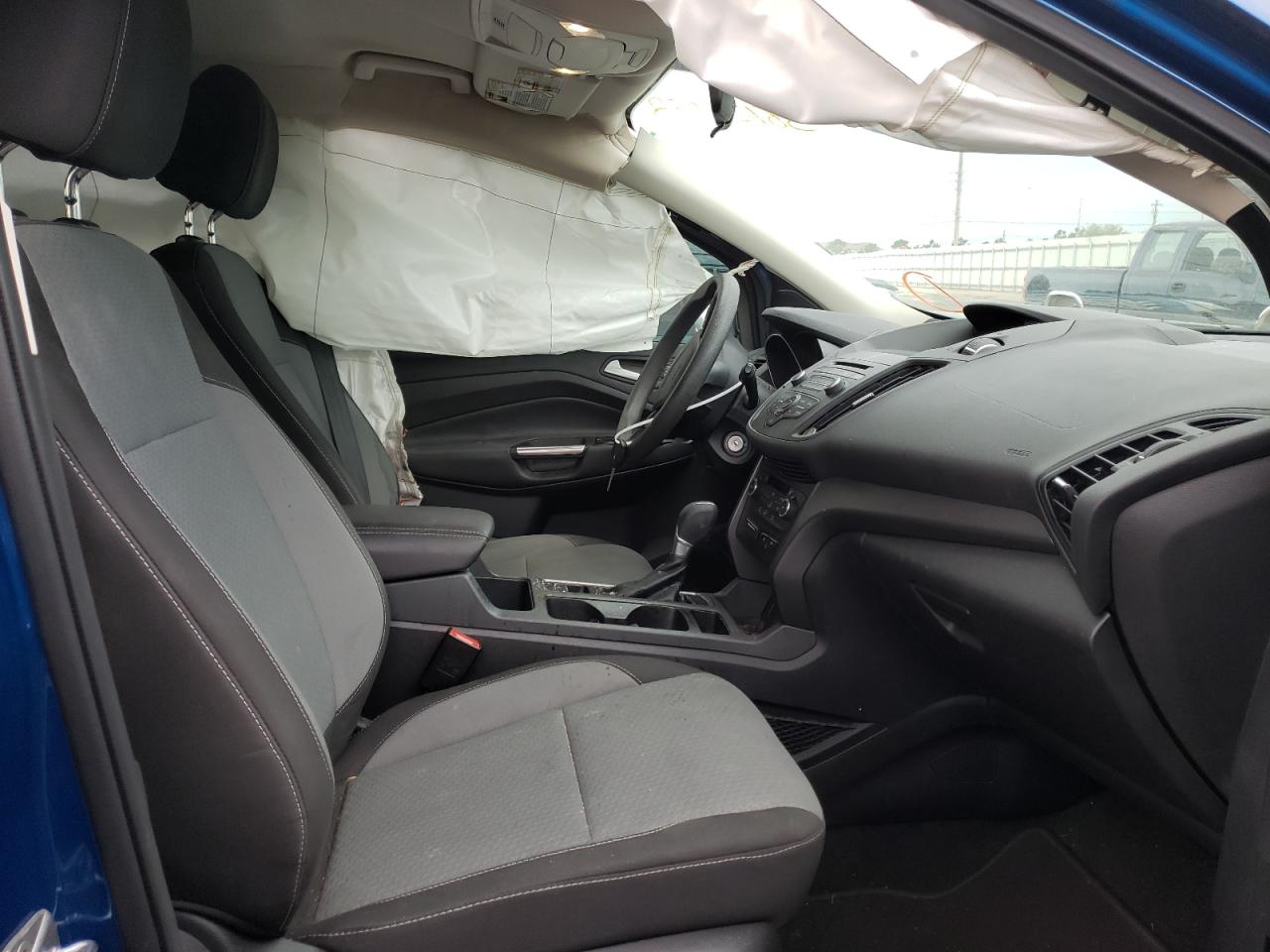 Photo 5 from auction – 2017 FORD ESCAPE SE with VIN 1FMCU0GD7HUB12871