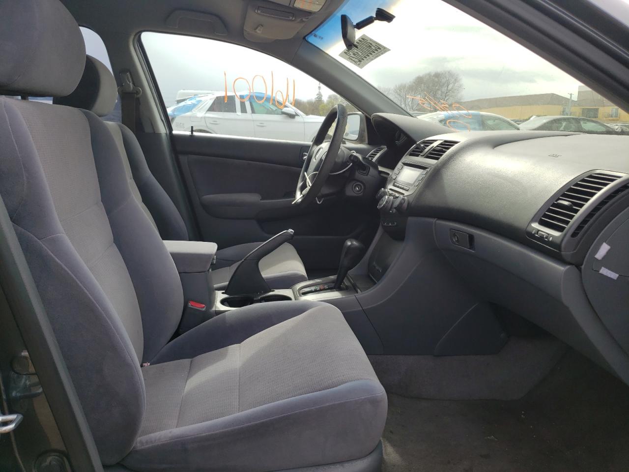 Photo 5 from auction – 2003 HONDA ACCORD LX with VIN JHMCM56383C041915