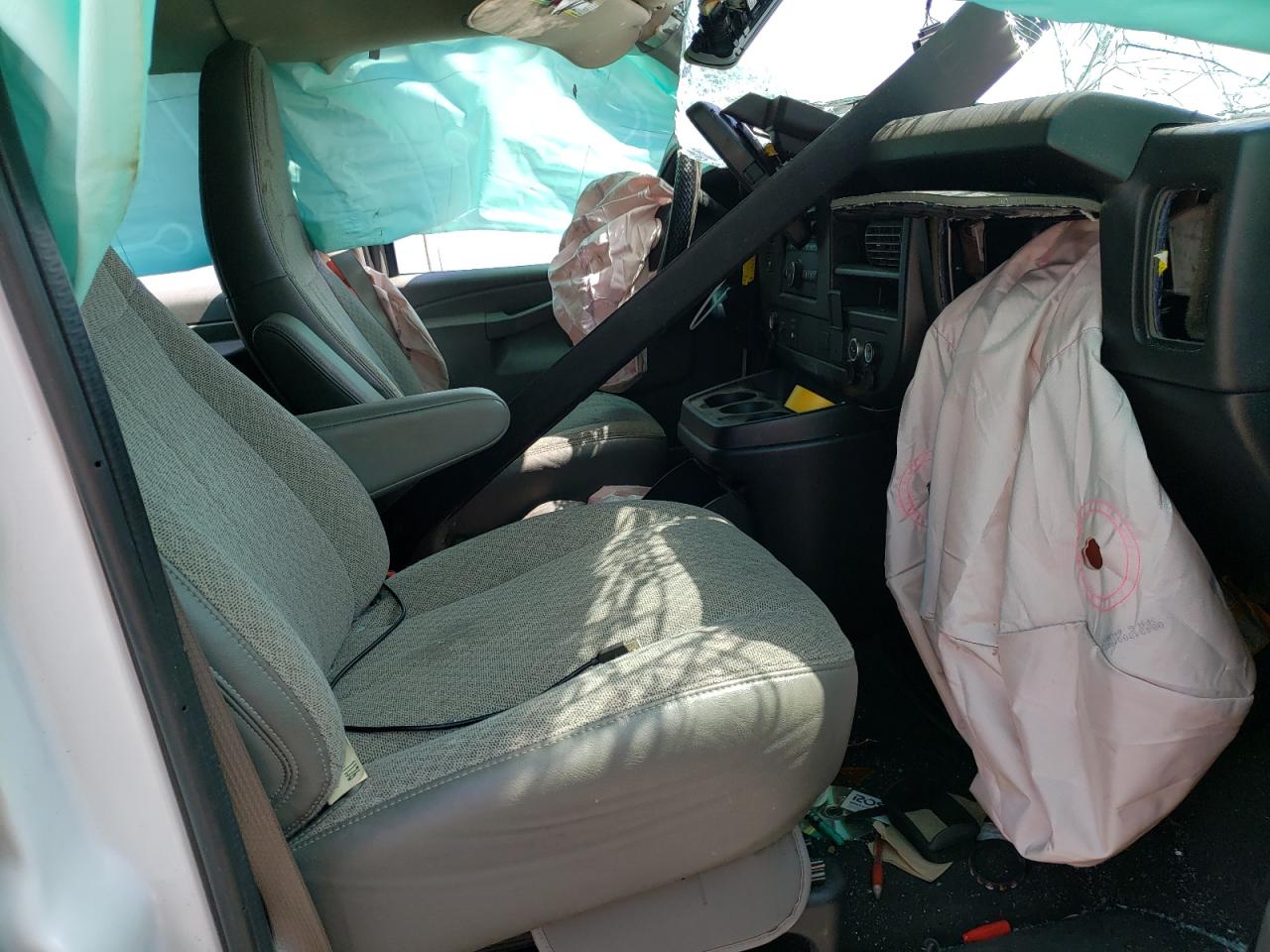Photo 5 from auction – 2019 CHEVROLET EXPRESS G2 with VIN 1GAWGFFP7K1297576