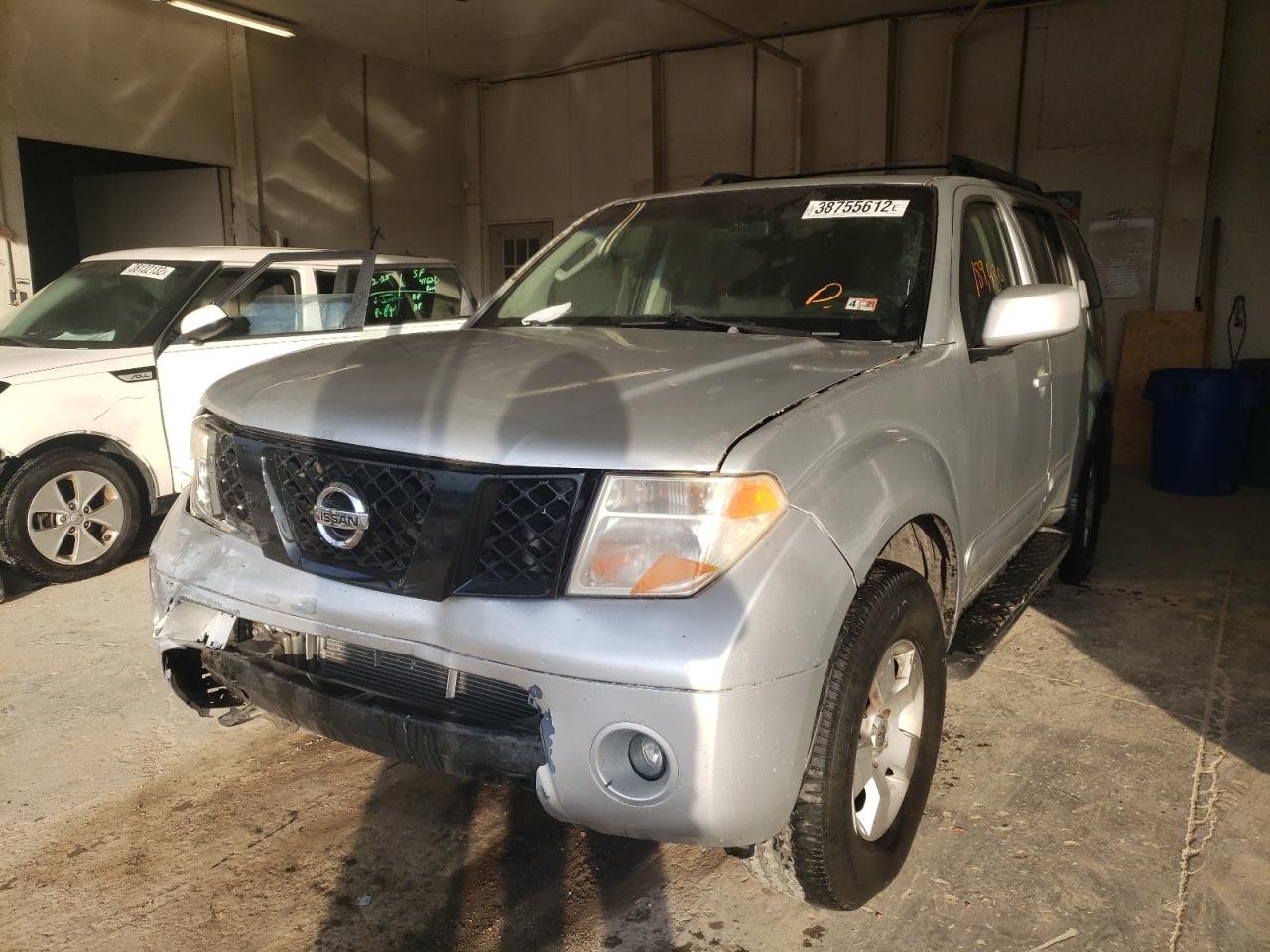 Photo 2 from auction – 2005 NISSAN PATHFINDER with VIN 5N1AR18W95C787718