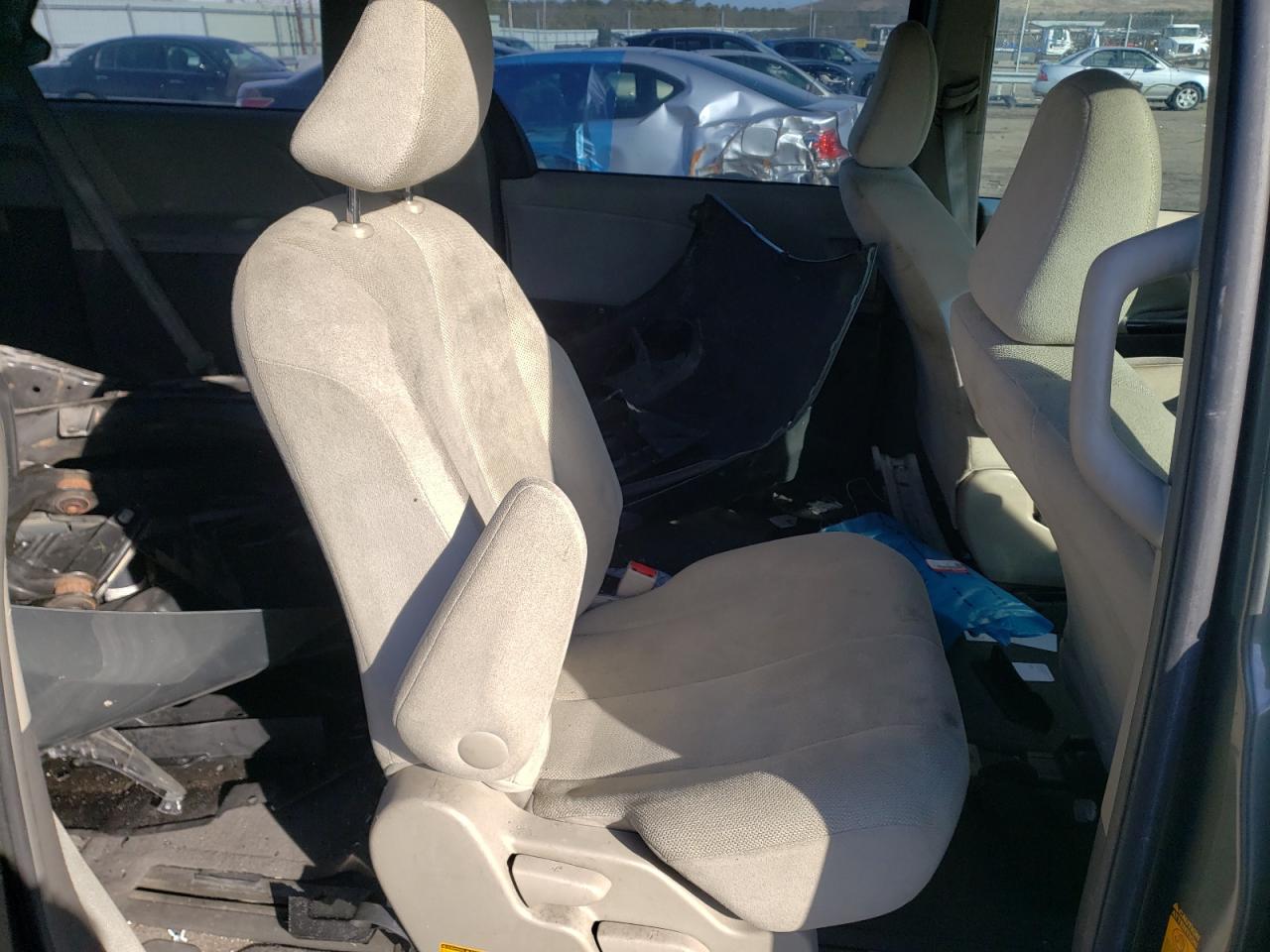 Photo 6 from auction – 2013 TOYOTA SIENNA with VIN 5TDZK3DC0DS340632