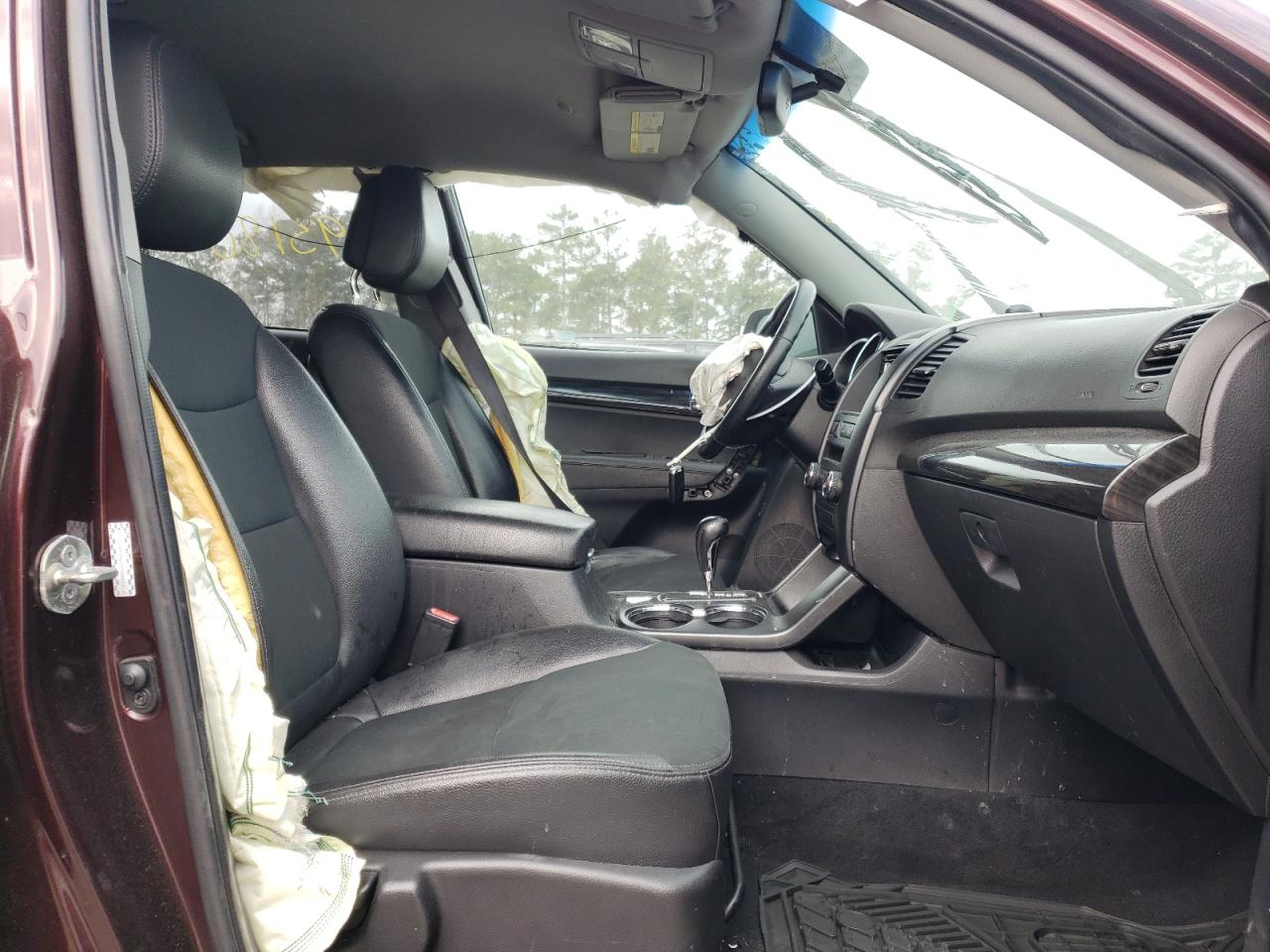 Photo 5 from auction – 2011 KIA SORENTO EX with VIN 5XYKU4A26BG003518