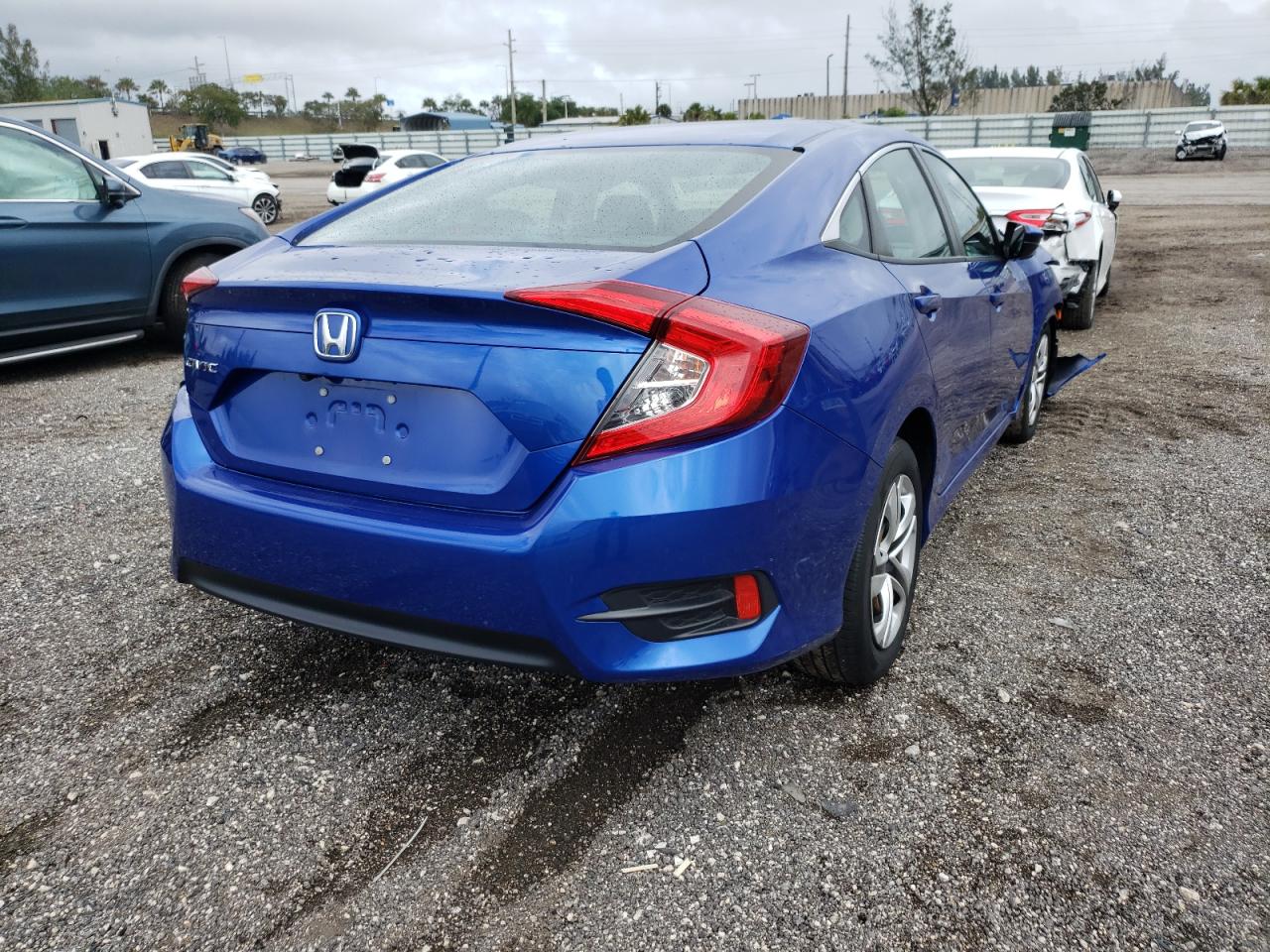 Photo 4 from auction – 2018 HONDA CIVIC LX with VIN 19XFC2F52JE039164