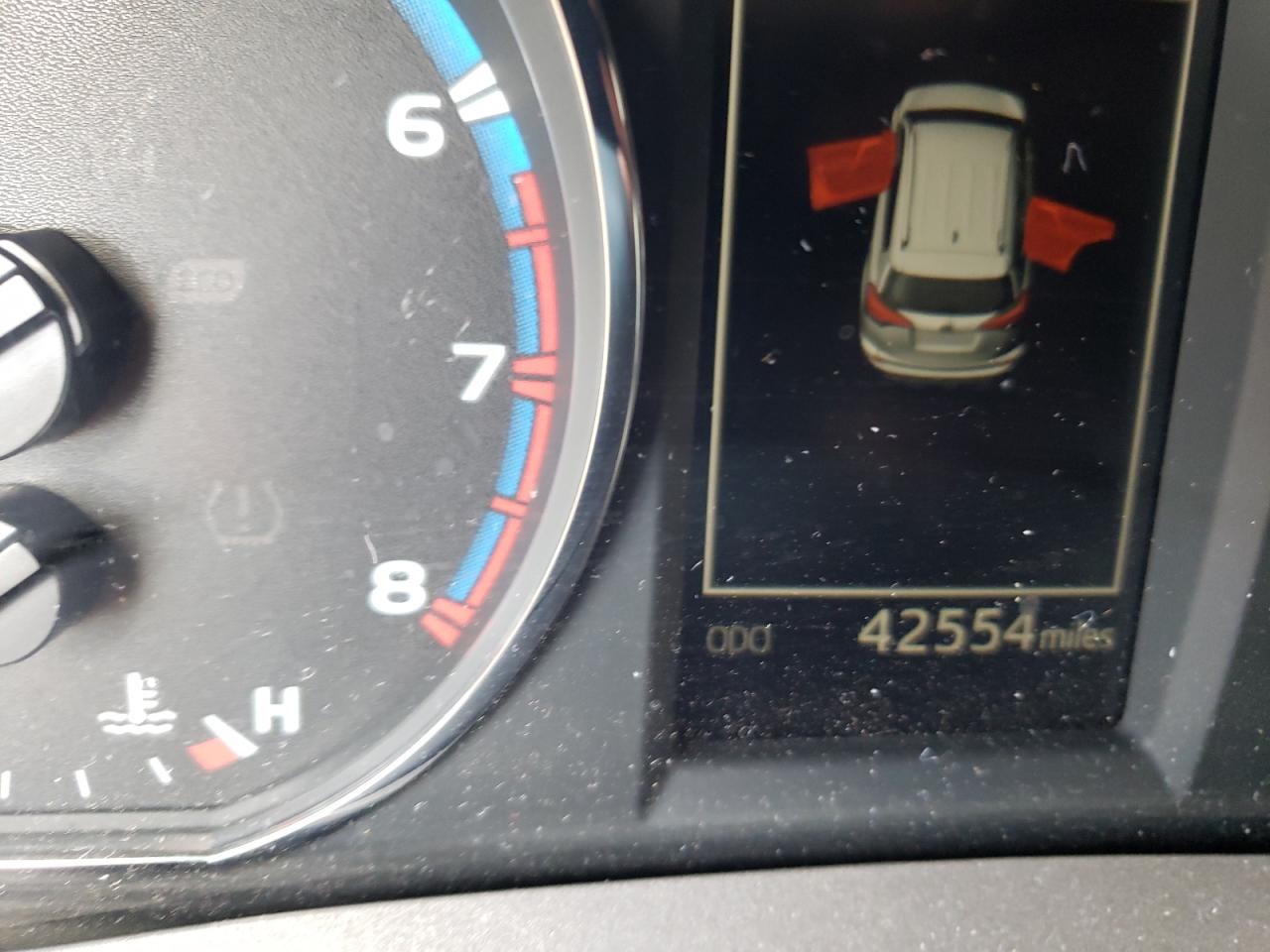 Photo 8 from auction – 2018 TOYOTA RAV4 LIMIT with VIN 2T3DFREV7JW826656