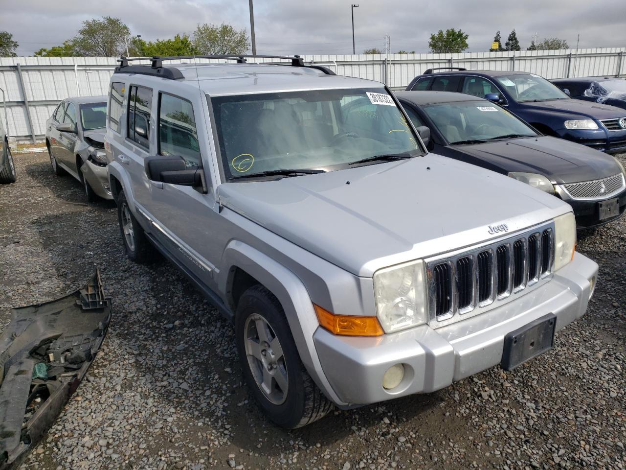 JEEP COMMANDER 2010 with VIN 1J4RH4GK3AC144246 - Photo from auction