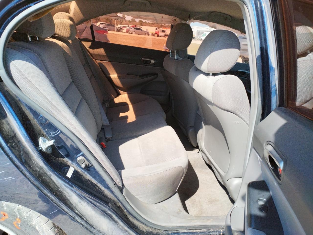 Photo 6 from auction – 2011 HONDA CIVIC LX with VIN 2HGFA1F52BH512875