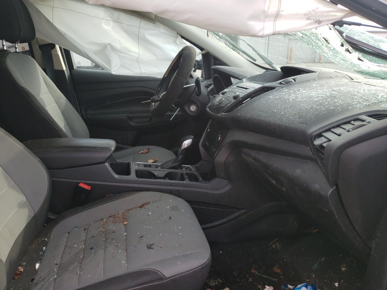 Photo 5 from auction – 2017 FORD ESCAPE S with VIN 1FMCU0F79HUB05822