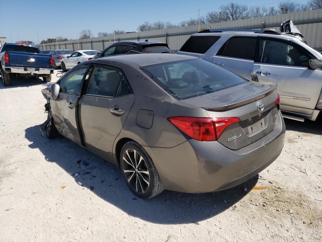 Photo 3 from auction – 2018 TOYOTA COROLLA L with VIN 5YFBURHE9JP751719